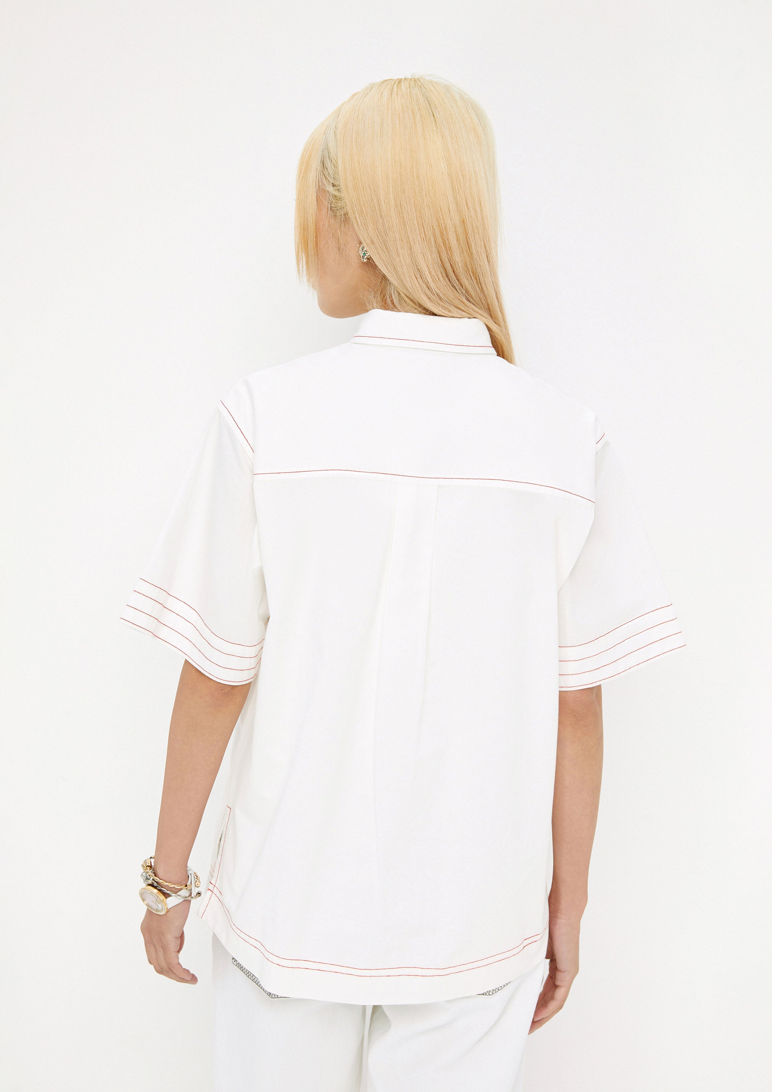 เสื้อเชิ้ตแขนสั้นฝีตะเข็บคอนทราสต์ คอลเลกชัน Savor The Crisp