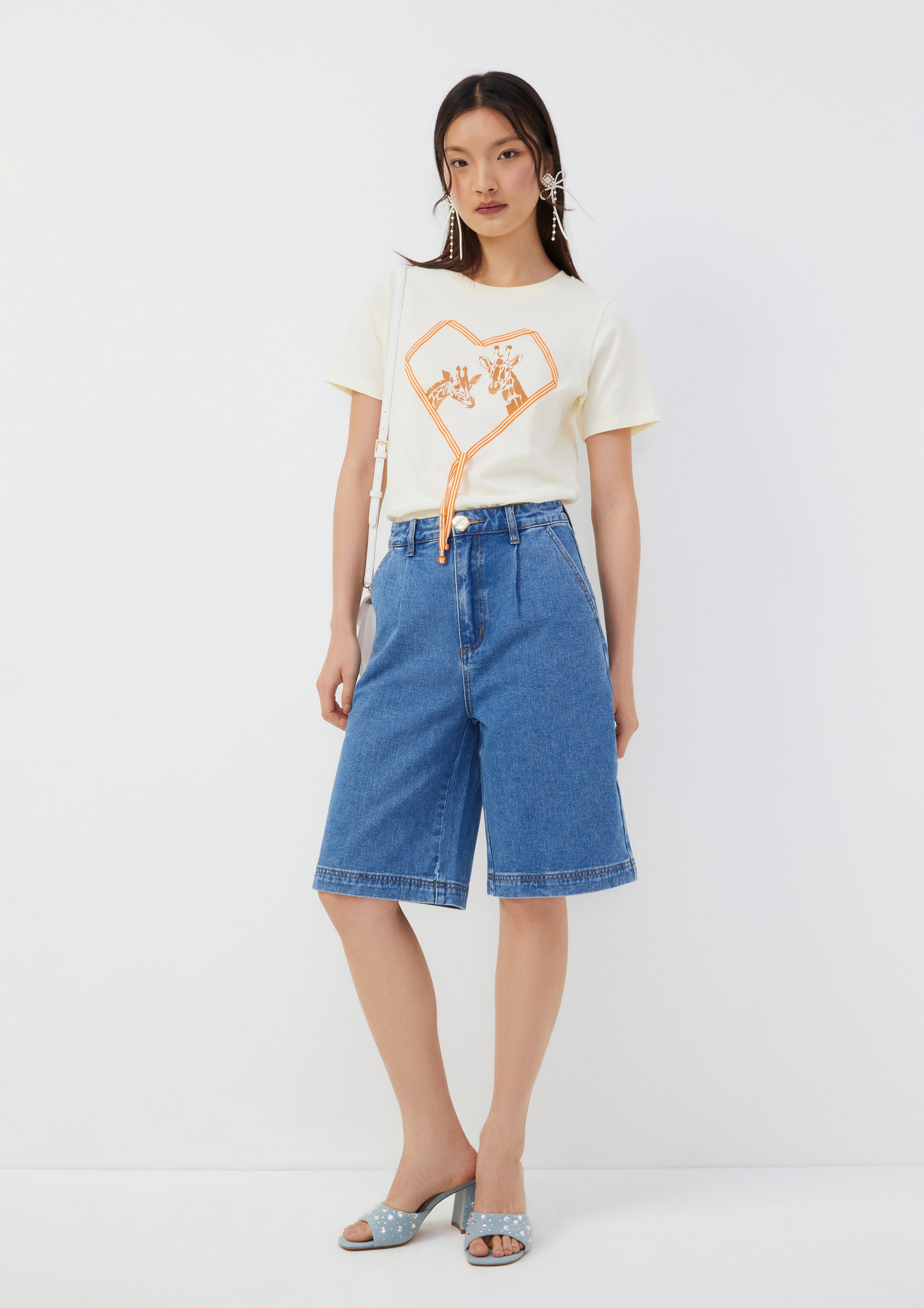 เสื้อยืด ลายยีราฟ กรอบรูปหัวใจ