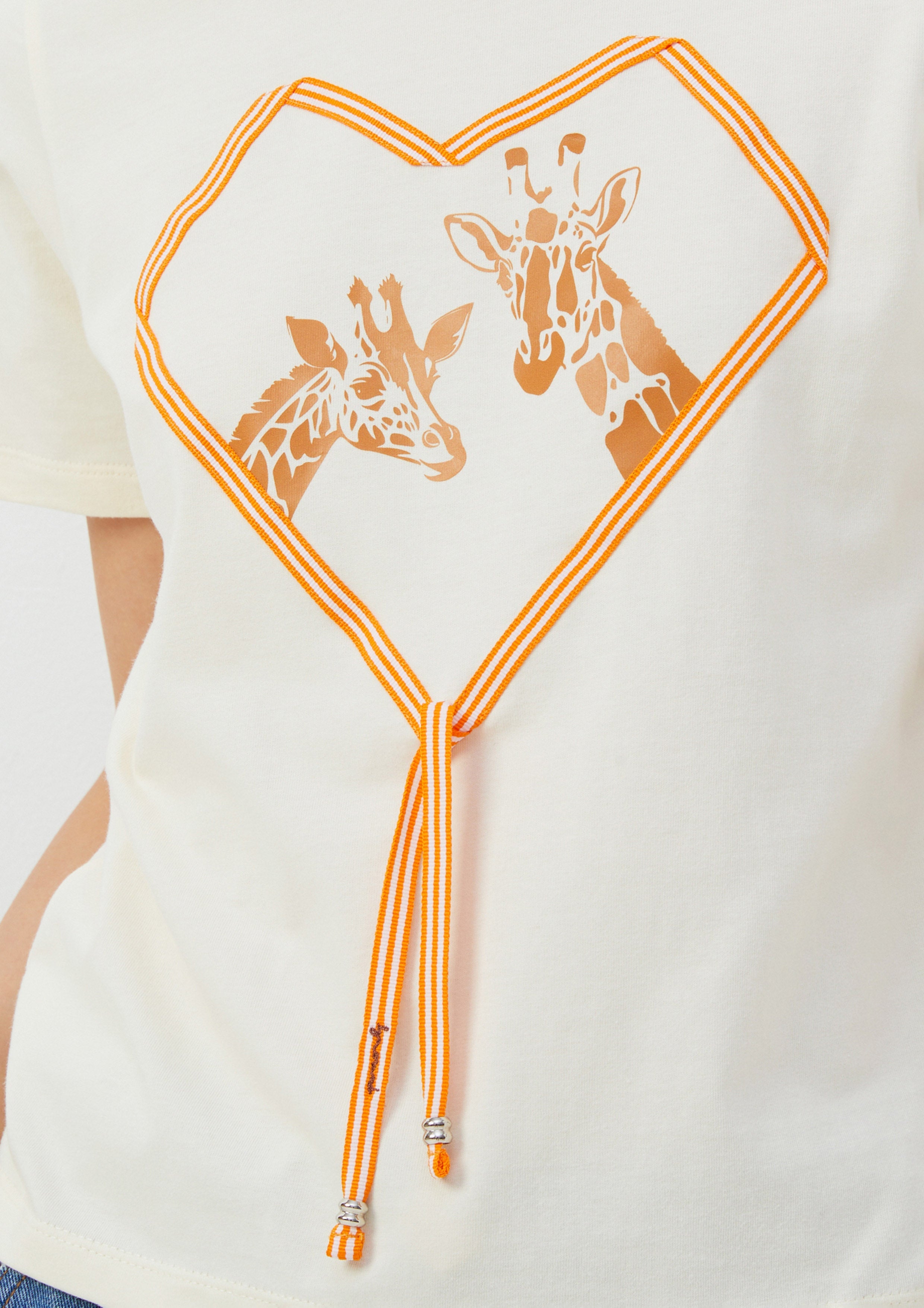 เสื้อยืด ลายยีราฟ กรอบรูปหัวใจ