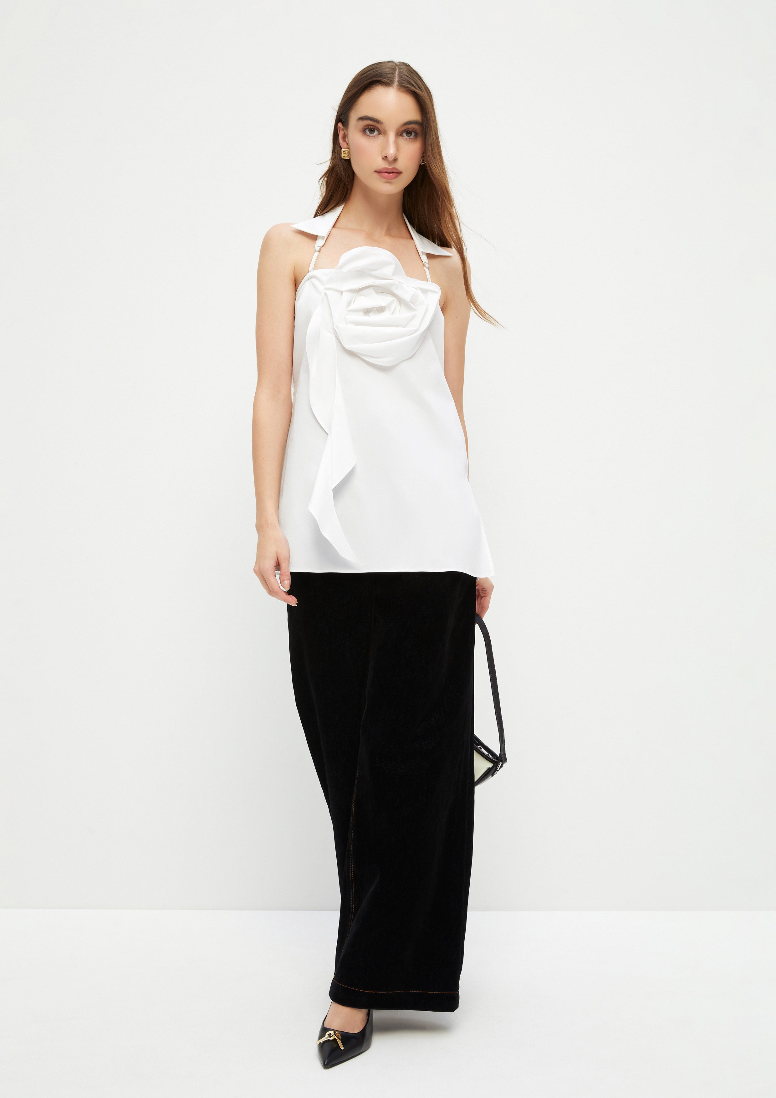เสื้อคล้องคอแต่งดอกกุหลาบ คอลเลกชัน Ndoto Field