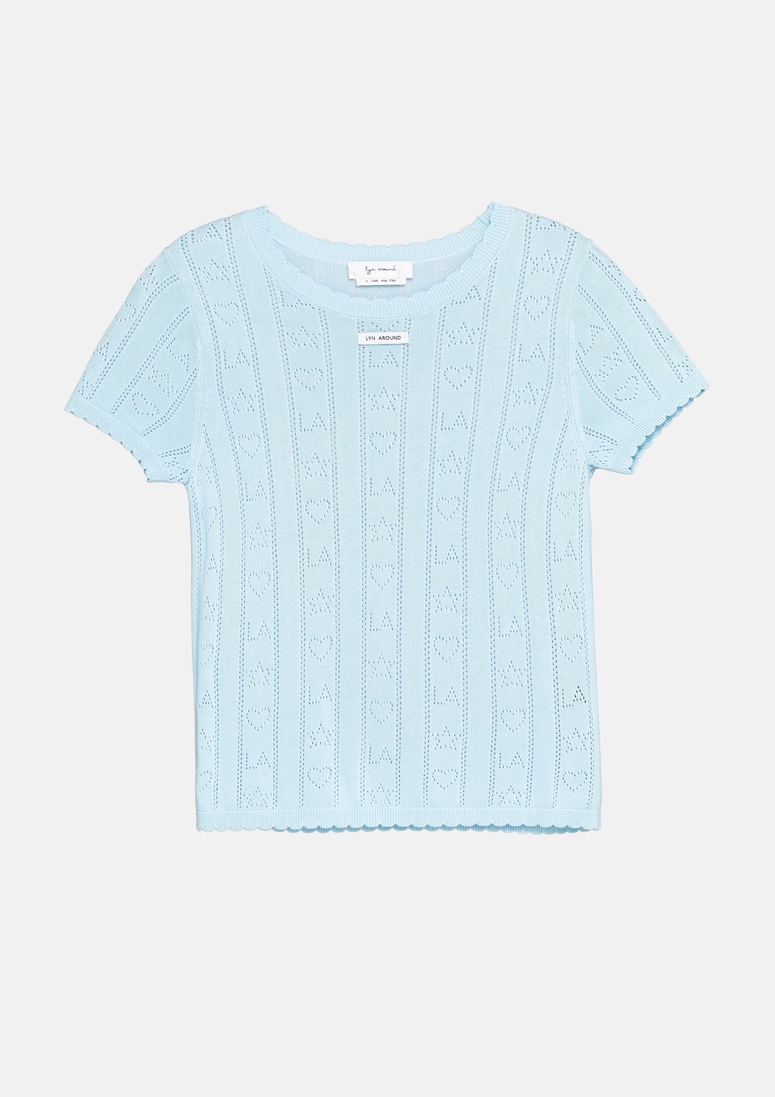 เสื้อถักแขนสั้นแต่งป้ายโลโก้ คอลเลกชัน Don't Call It Cute