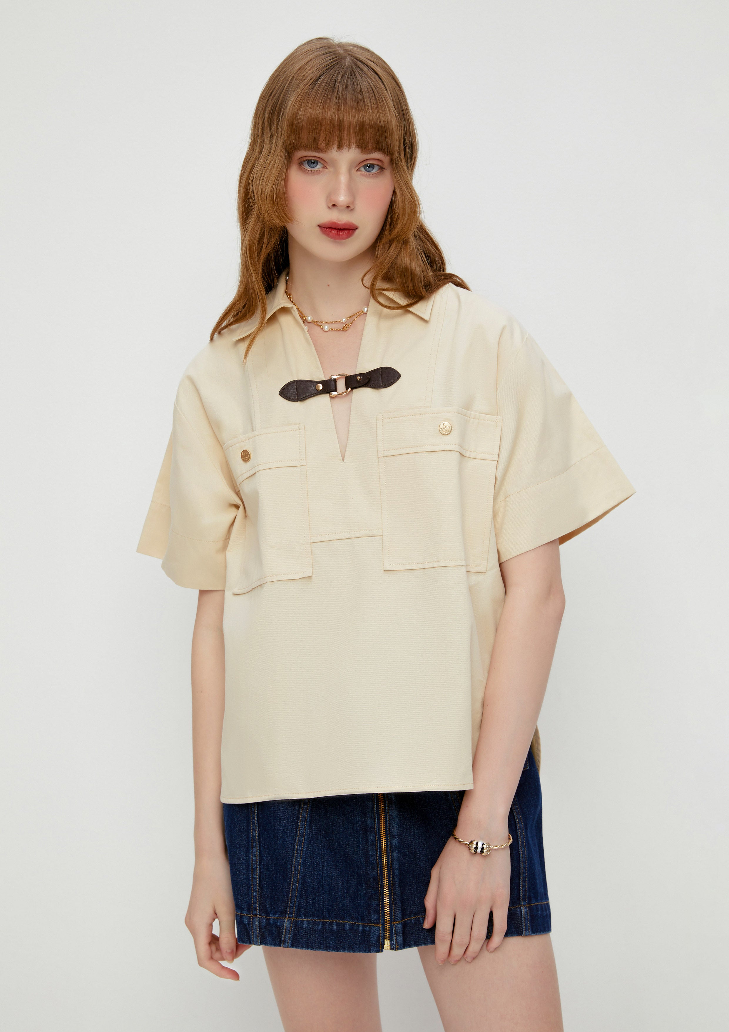 เสื้อแขนสั้นคอเสื้อวี คอลเลกชัน Safari Vibe