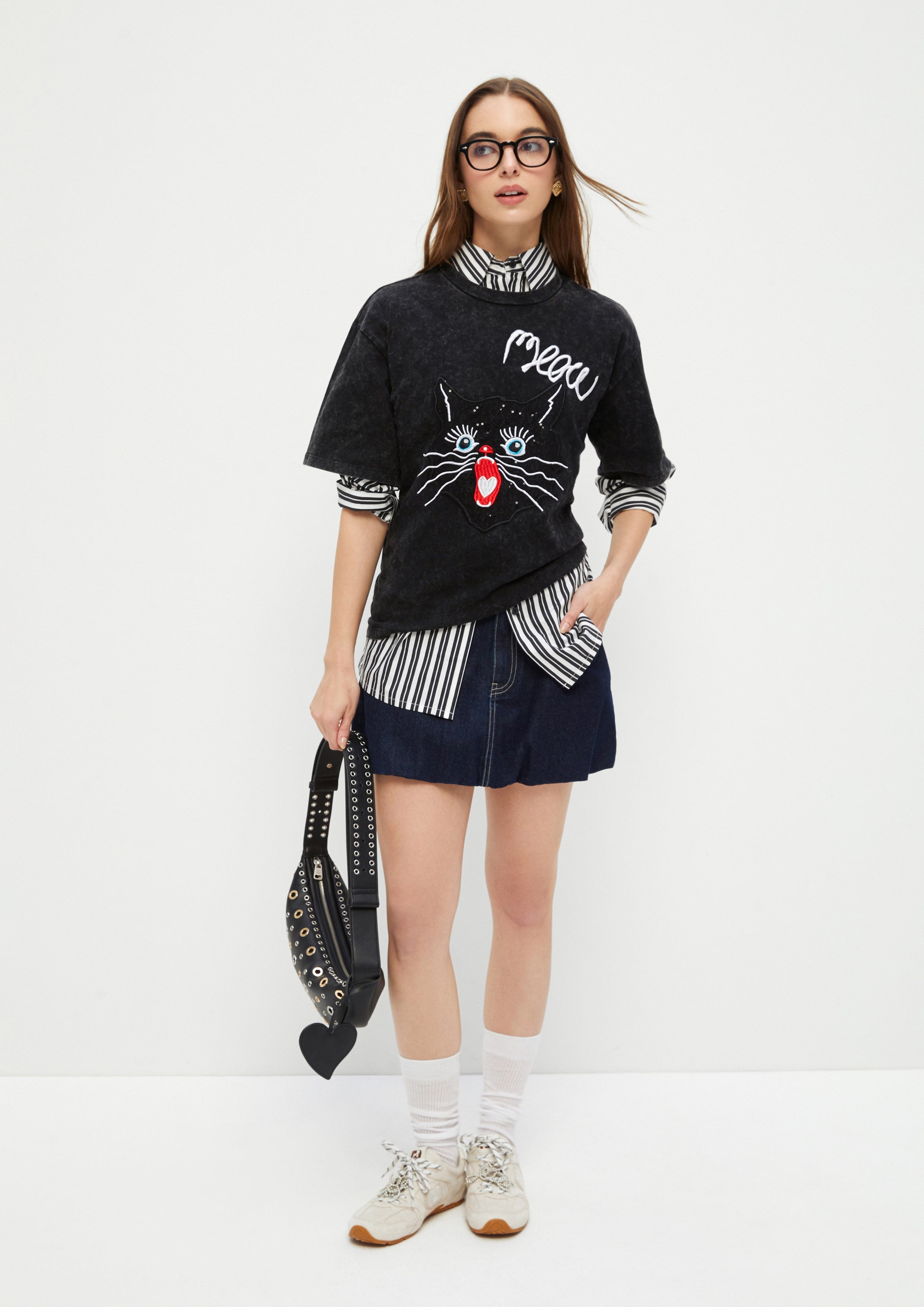 เสื้อยืดแขนสั้นปักลาย