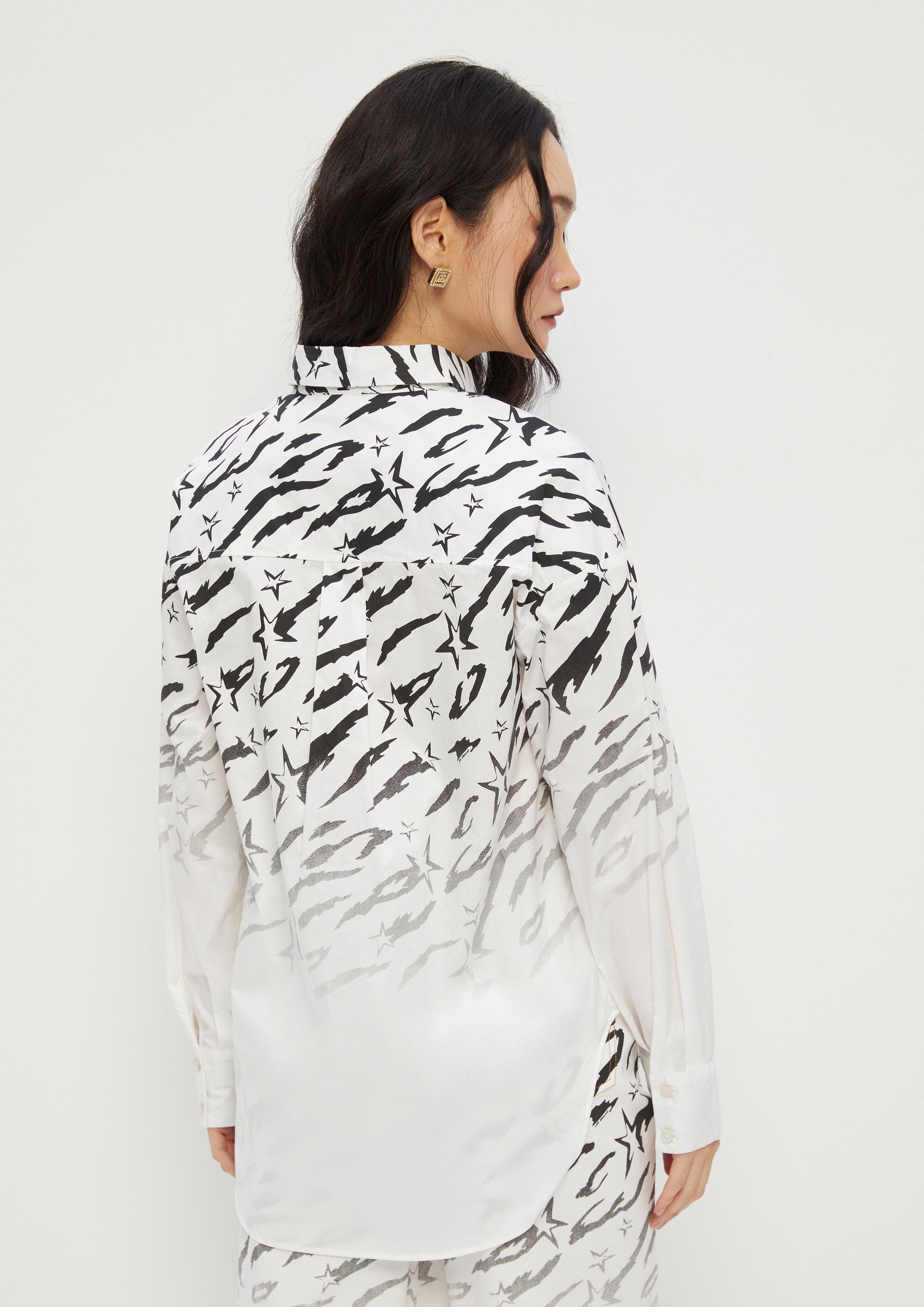 เสื้อเขิ้ตแขนยาวพิมพ์ลายม้าลาย คอลเลกชัน Rock & Roar