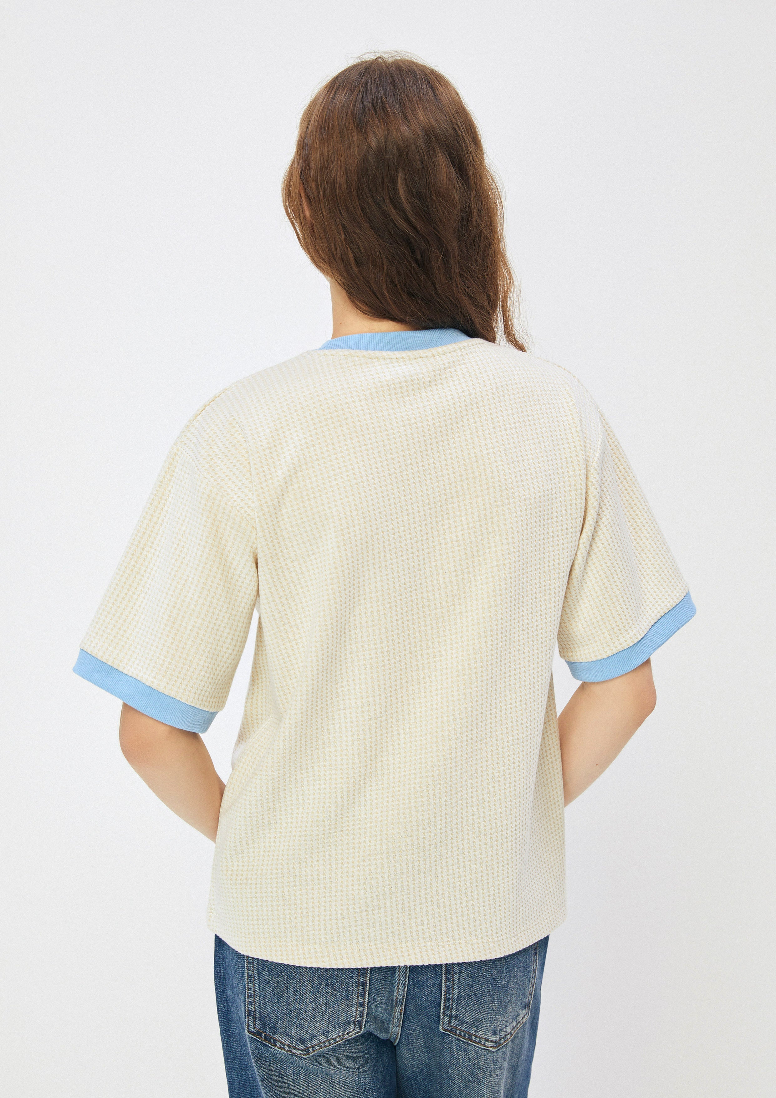 เสื้อยืดแขนสั้นปักลาย
