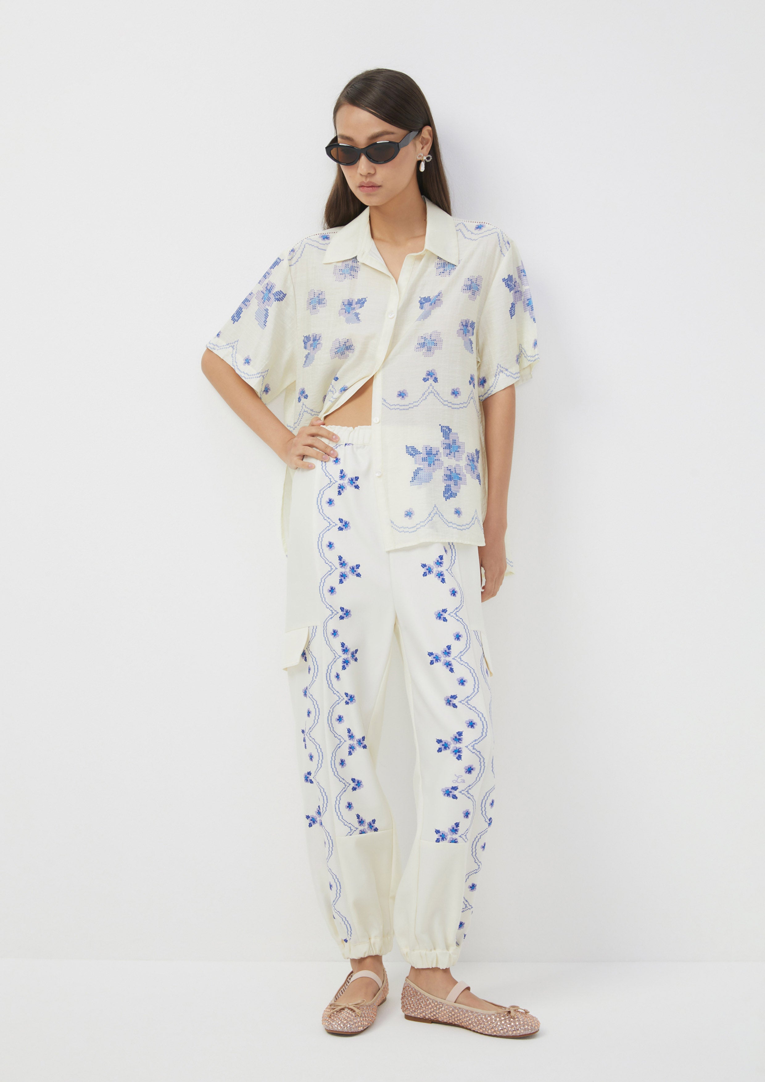 กางเกงขายาว ทรงรีแล็กซ์ ปักลายดอกไม้ Scandi Folk Art