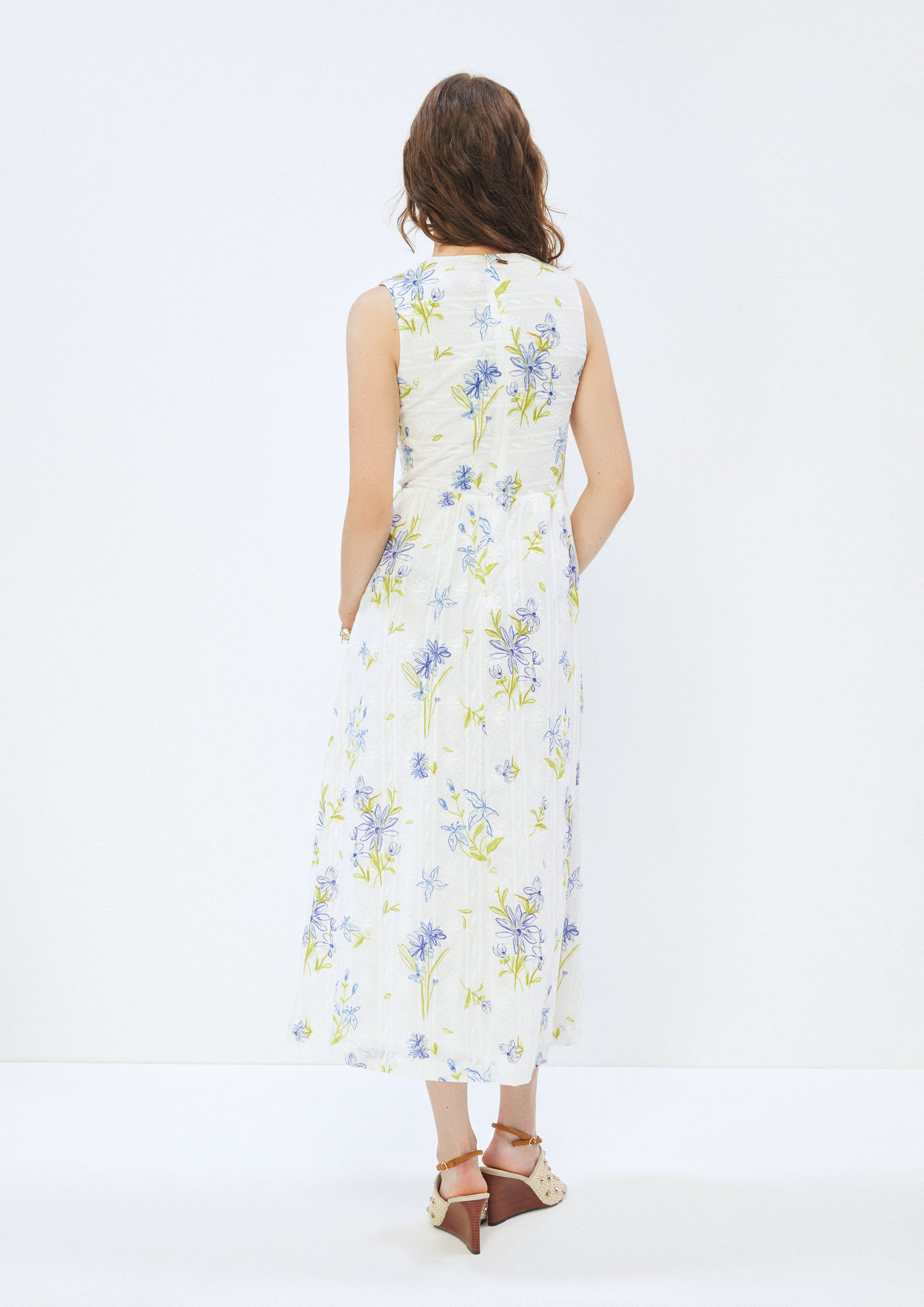 Floral Print Sleeveless Dress Adventure Awaits