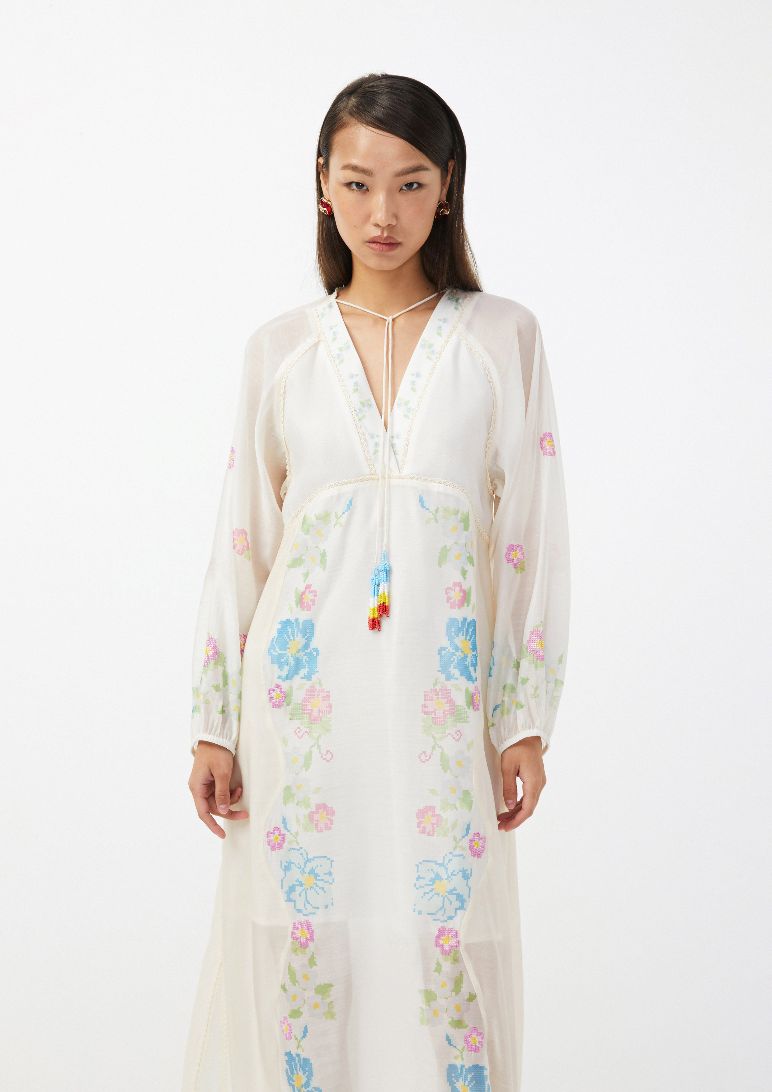 เดรสยาว คอวี พิมพ์ลายดอกไม้ Scandi Folk Art