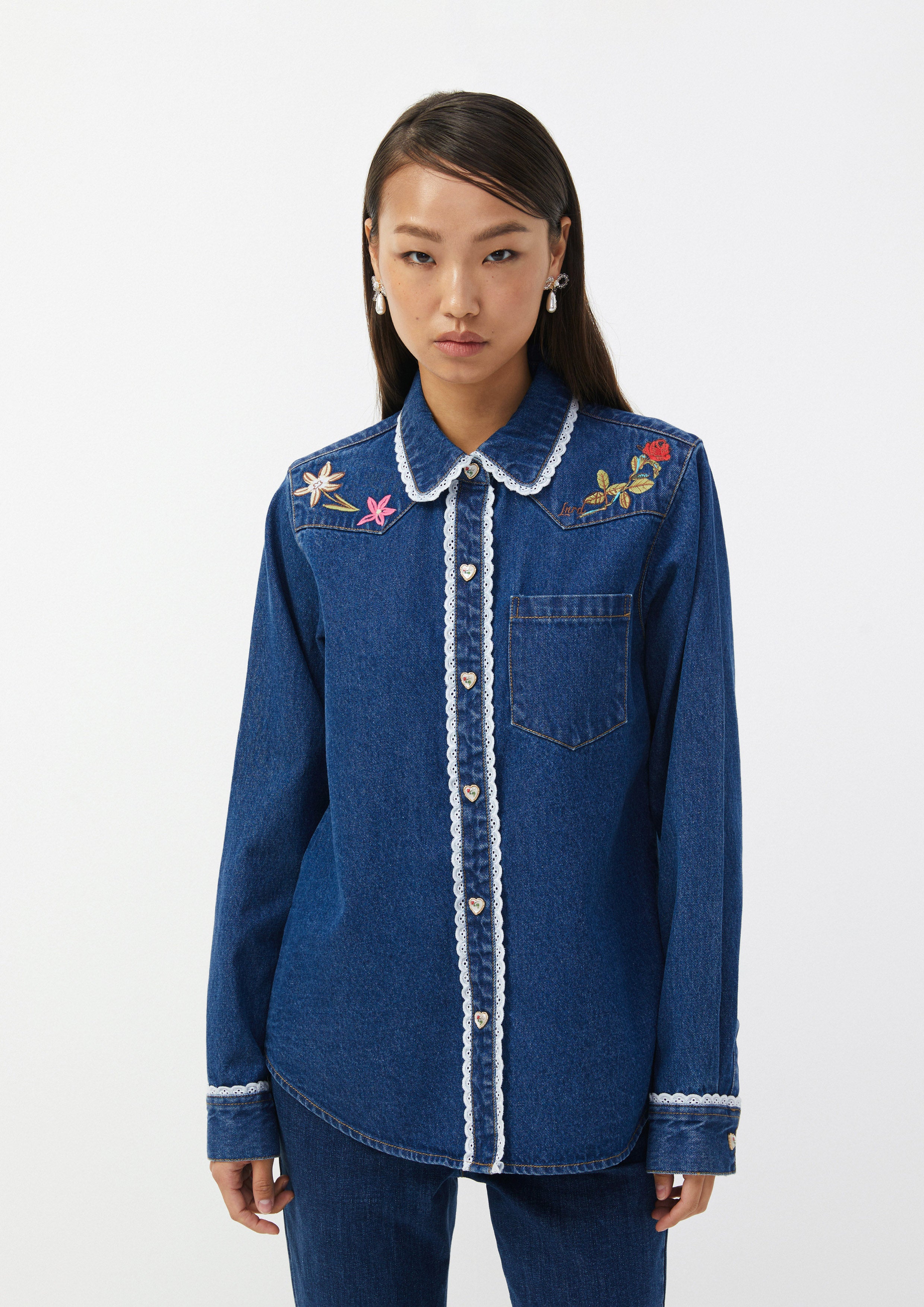 เสื้อเชิ้ตยีนส์ แขนยาว ปักลายดอกไม้ The Wild Spirit