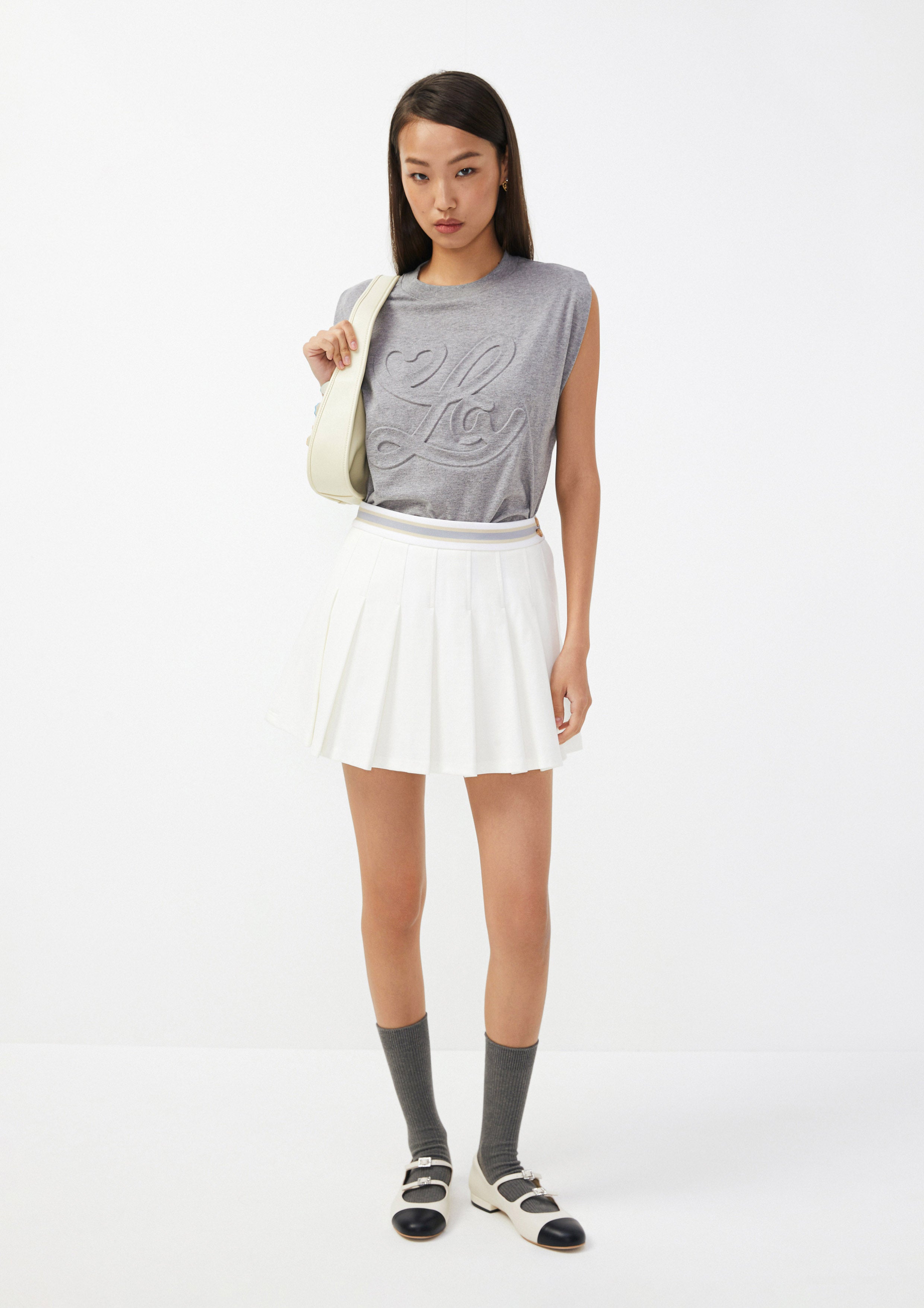 เสื้อแขนกุด คอกลม Urban Retreat