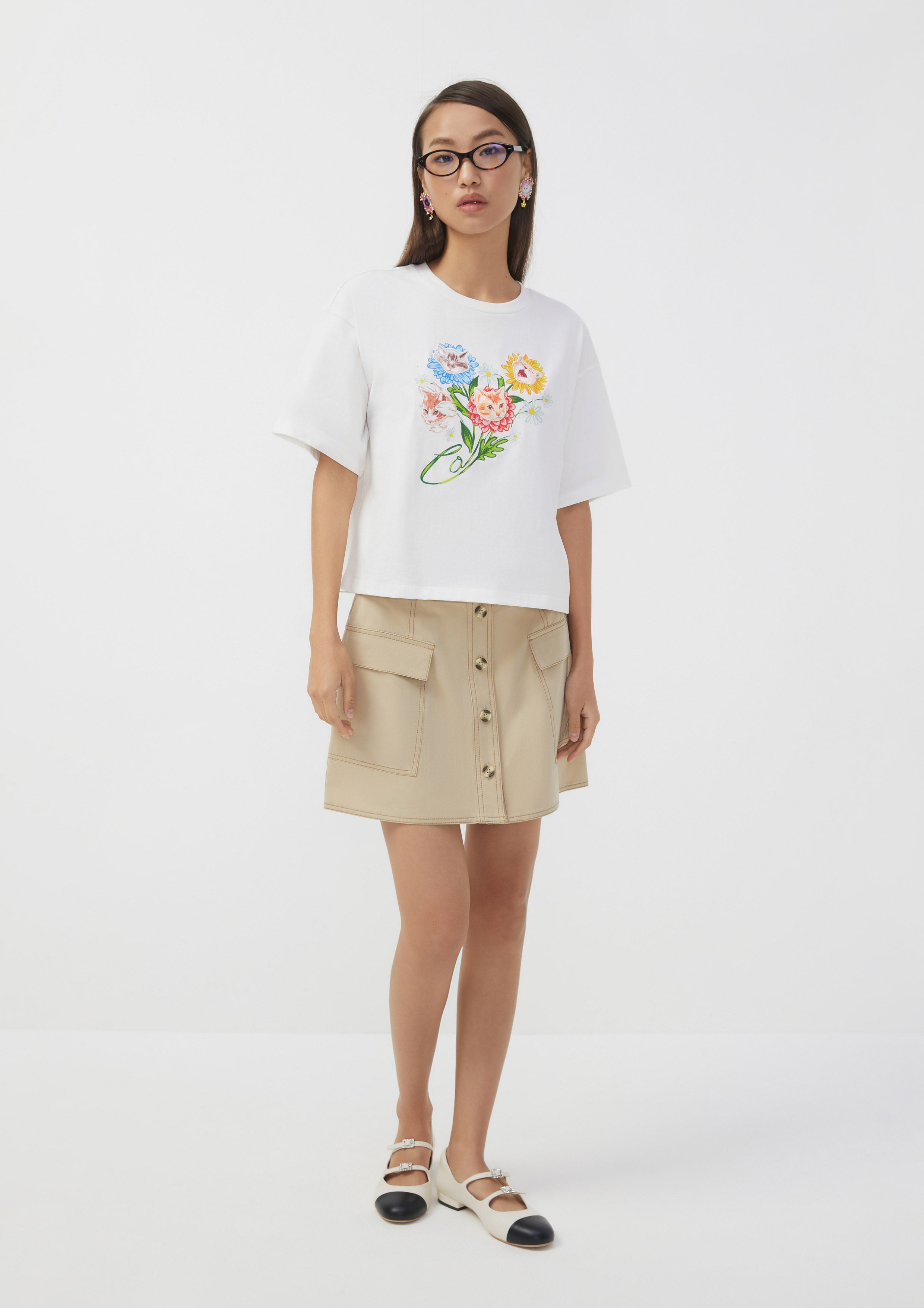 เสื้อยืด ทรงหลวม พิมพ์ลายแมวและดอกไม้