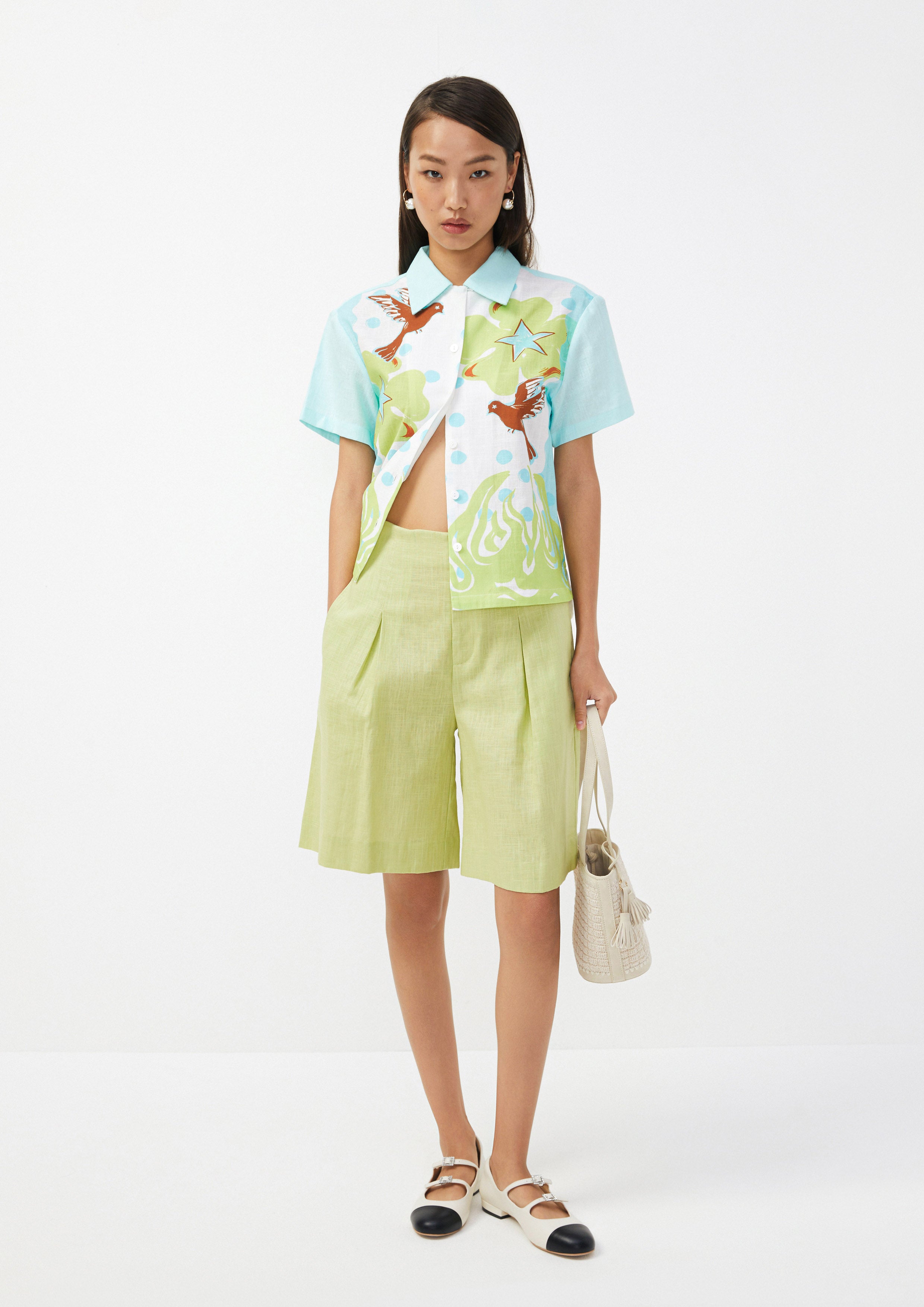 เสื้อเชิ้ต แขนสั้น พิมพ์ลายปักนกและดาว Ember Mirage