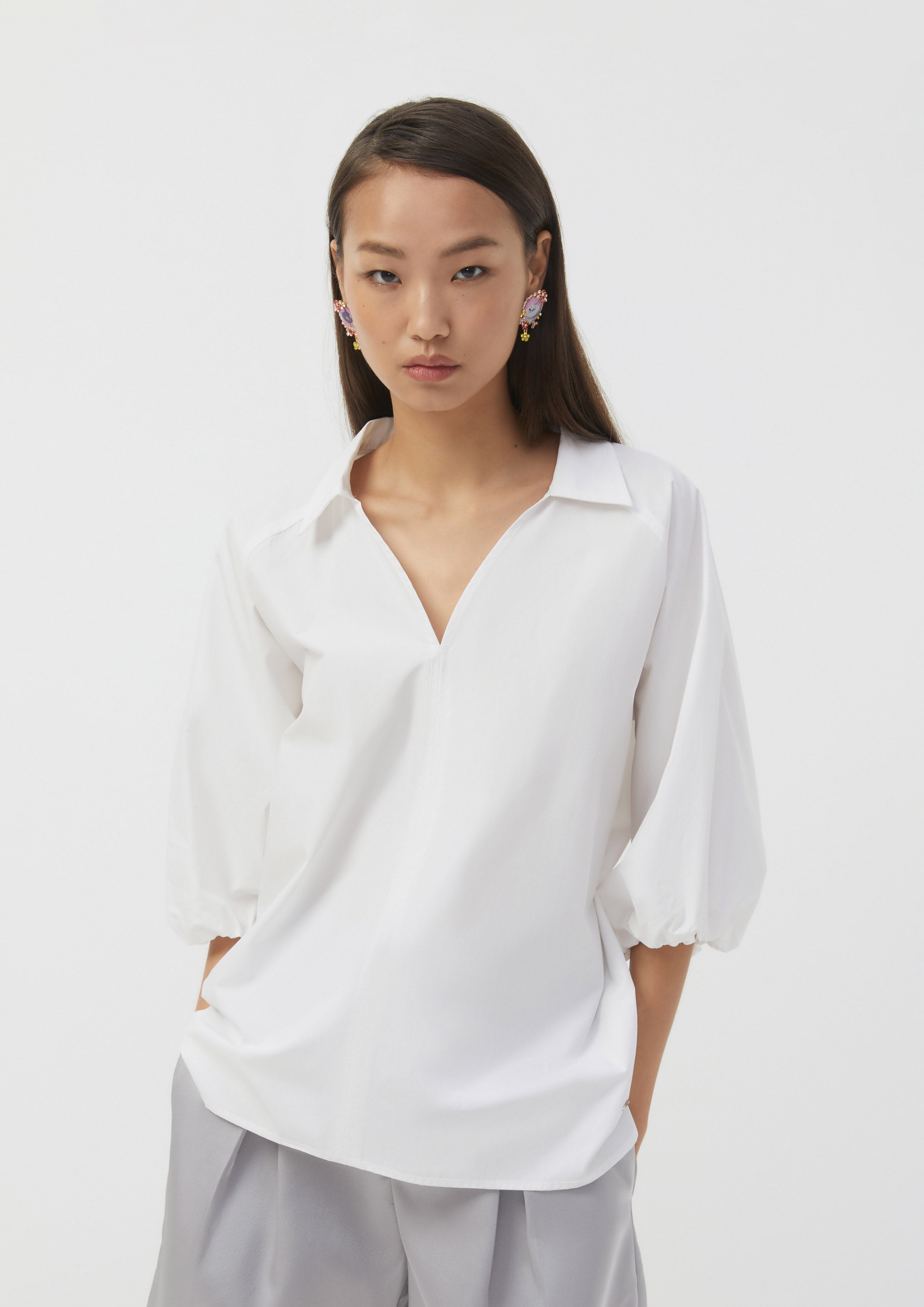 เสื้อเบลาส์ แขนพอง คอวี Ember Mirage