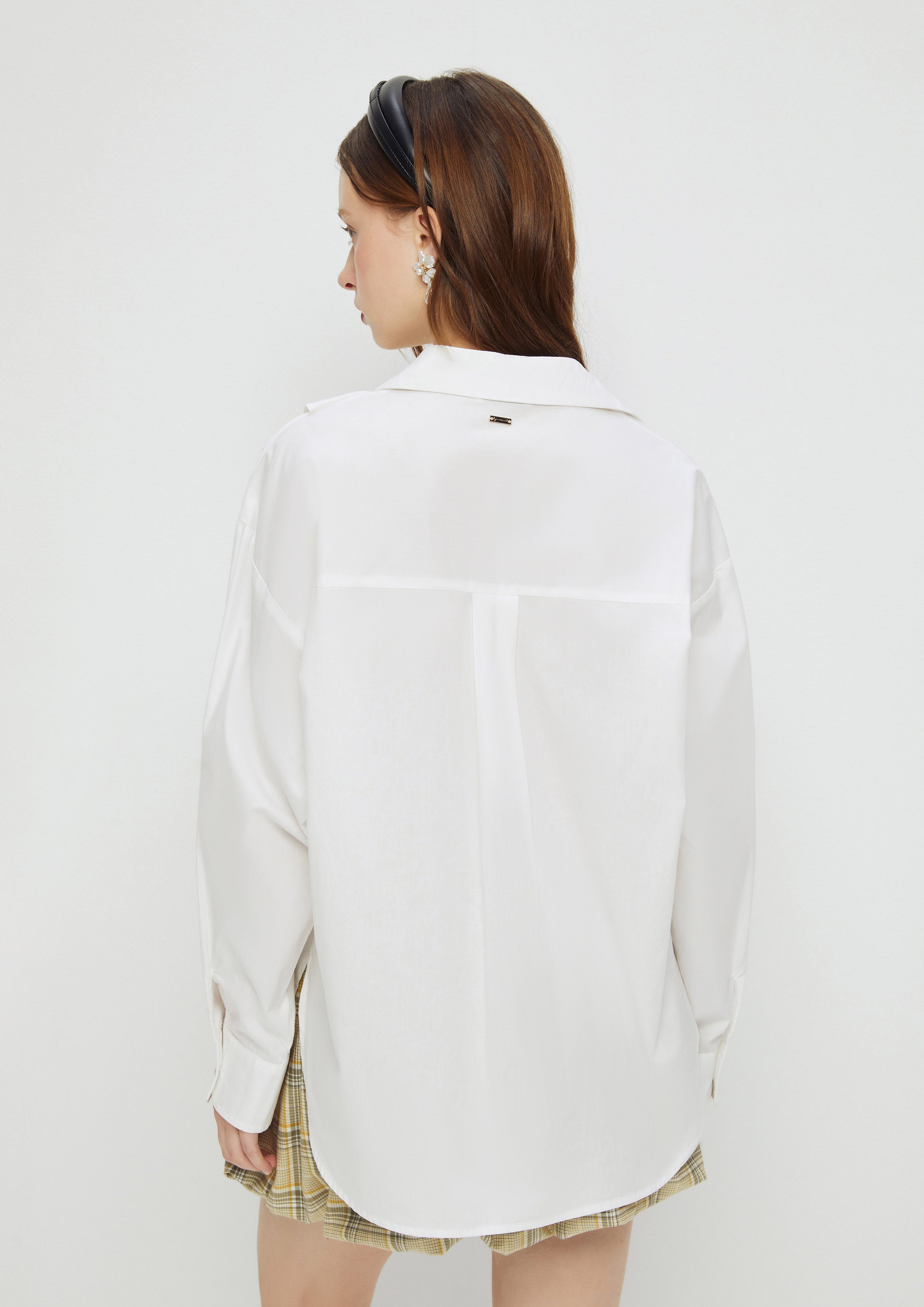เสื้อแขนยาวแต่งผ้ารัฟเฟิลระบาย คอลเลกชัน White Horizon