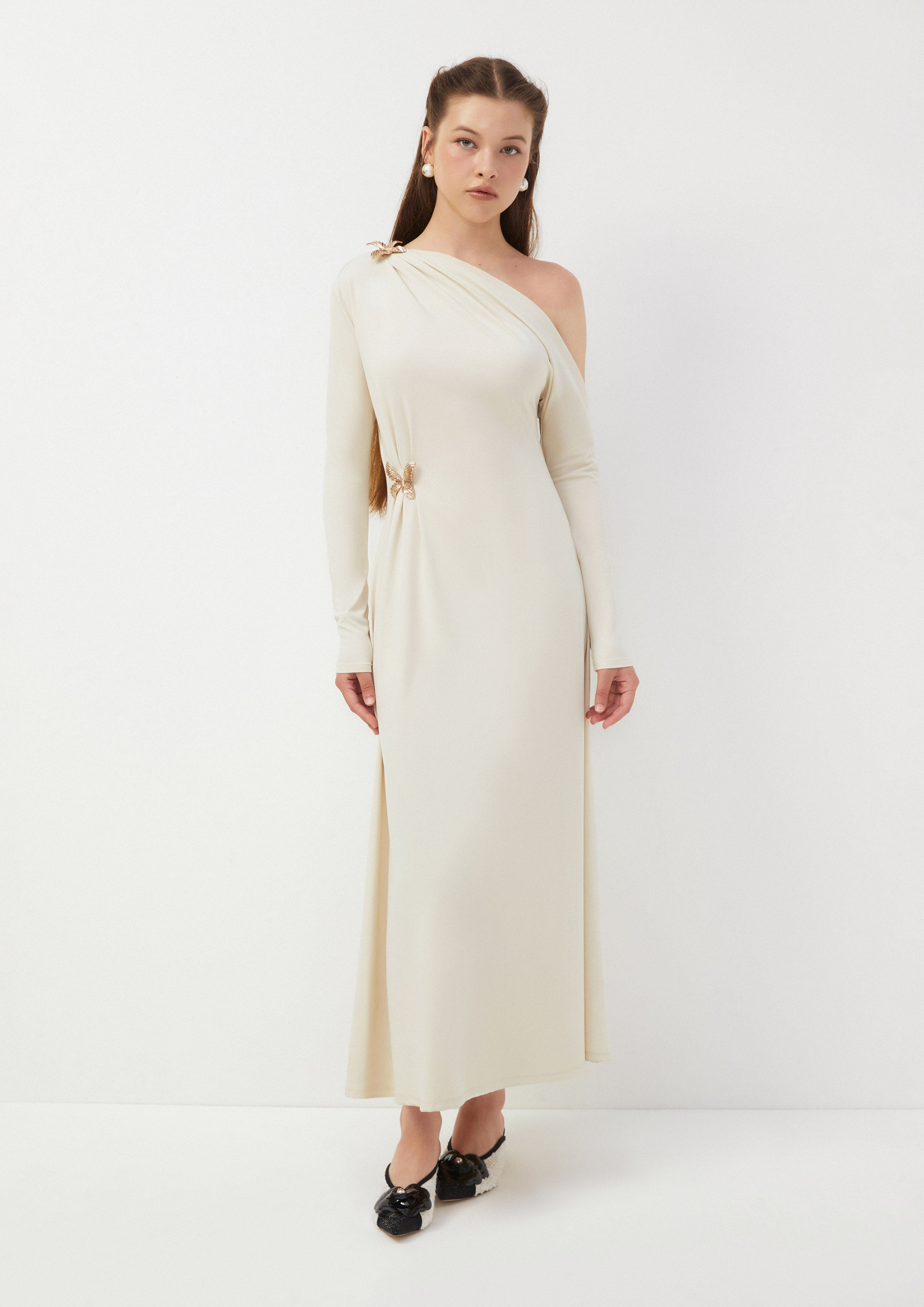 เดรสยาว ไหล่เฉียง แต่งผีเสื้อ Butterfly Glimmer