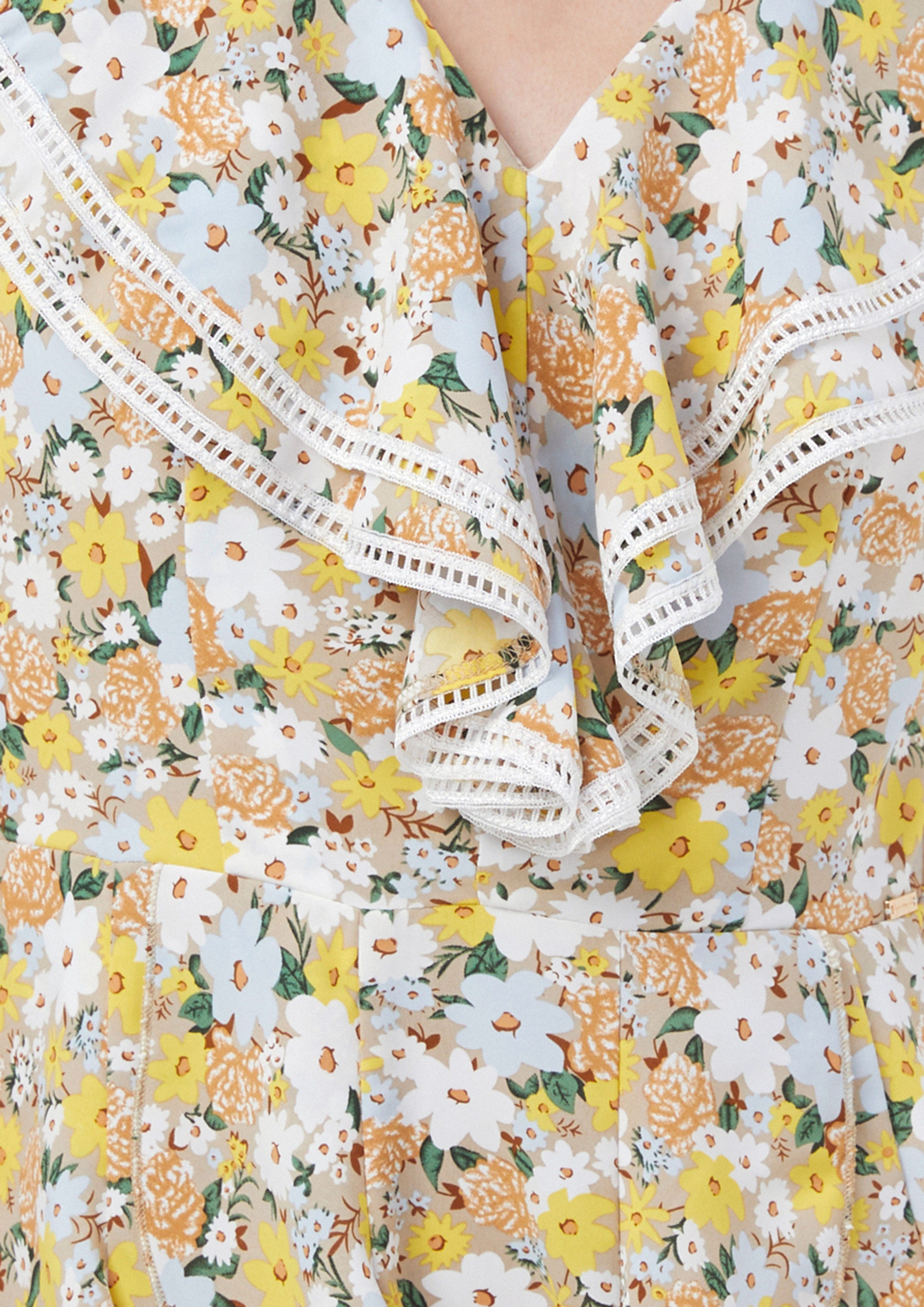 เดรสสั้น ลายดอกไม้ คอระบาย Blooms and Blessings