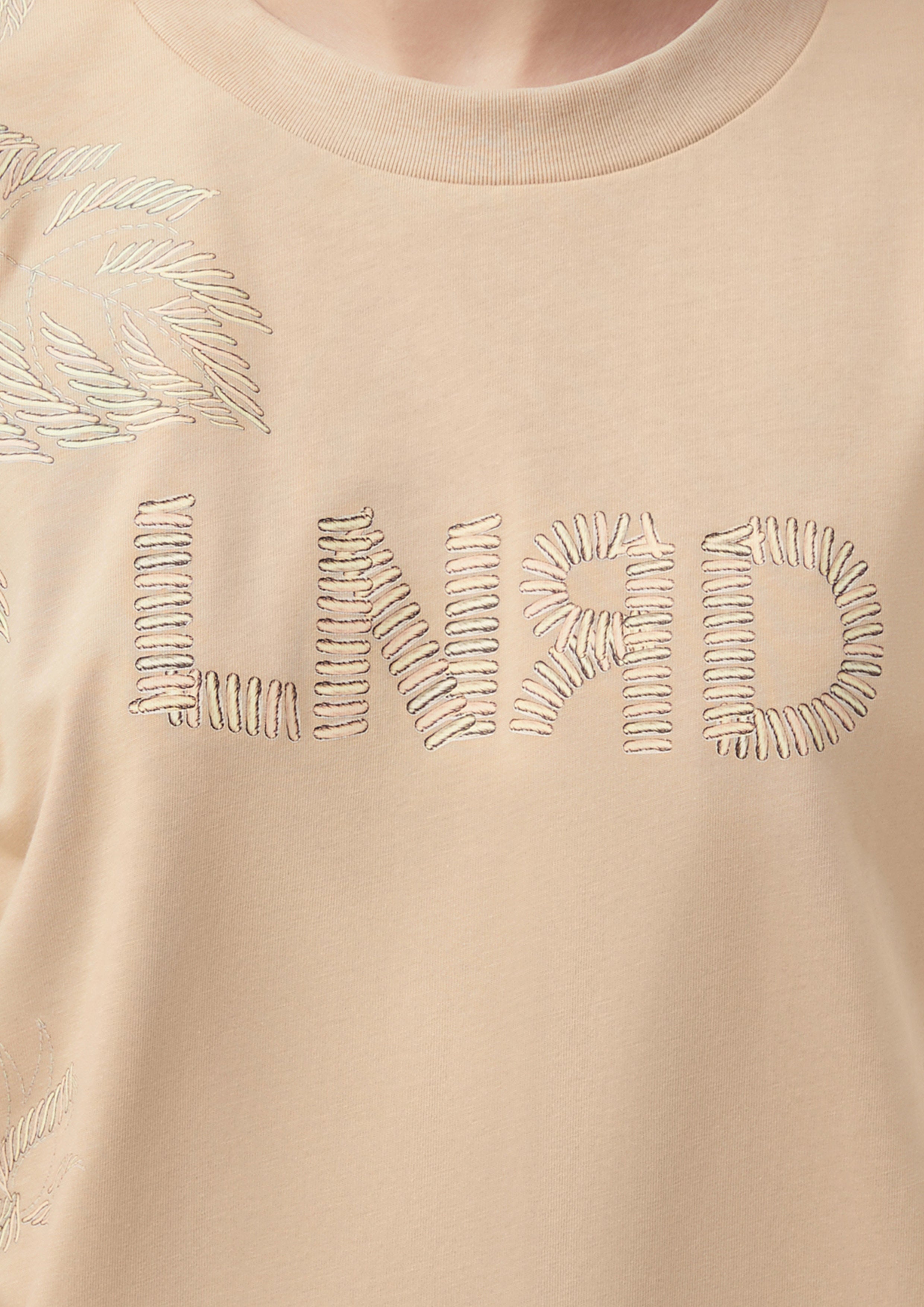 เสื้อยืด ลายดอกไม้ Margot's Summer Field
