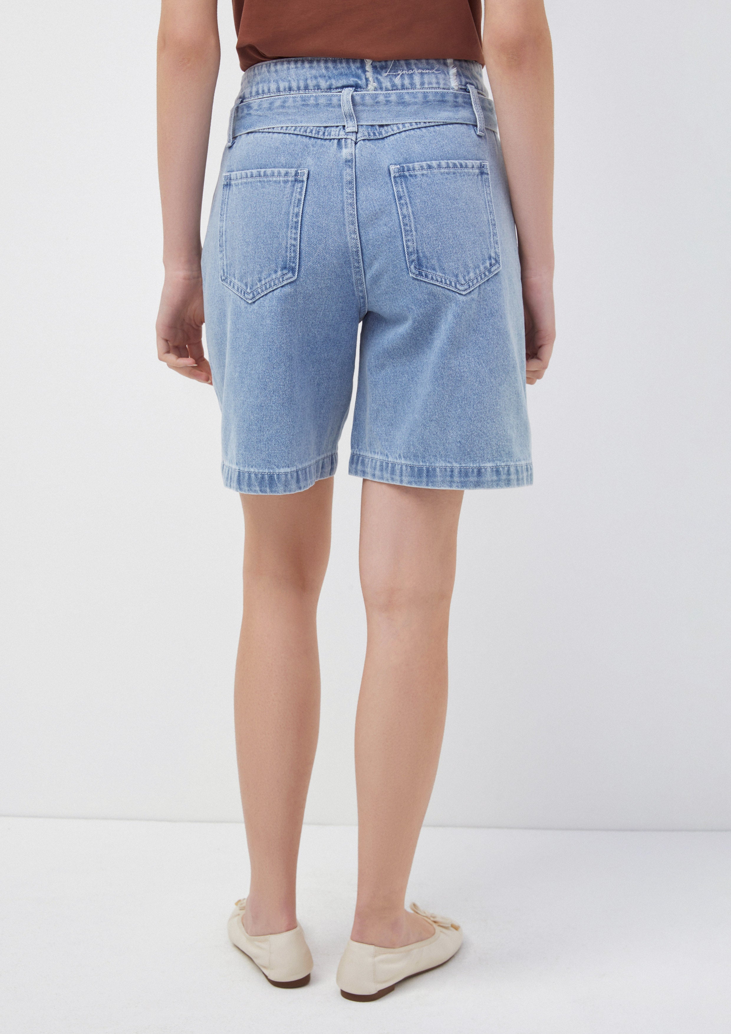 กางเกงยีนส์ ขาสั้น ทรงเอวสูง ปักลายดอกเดซี่ Oopsie Daisy