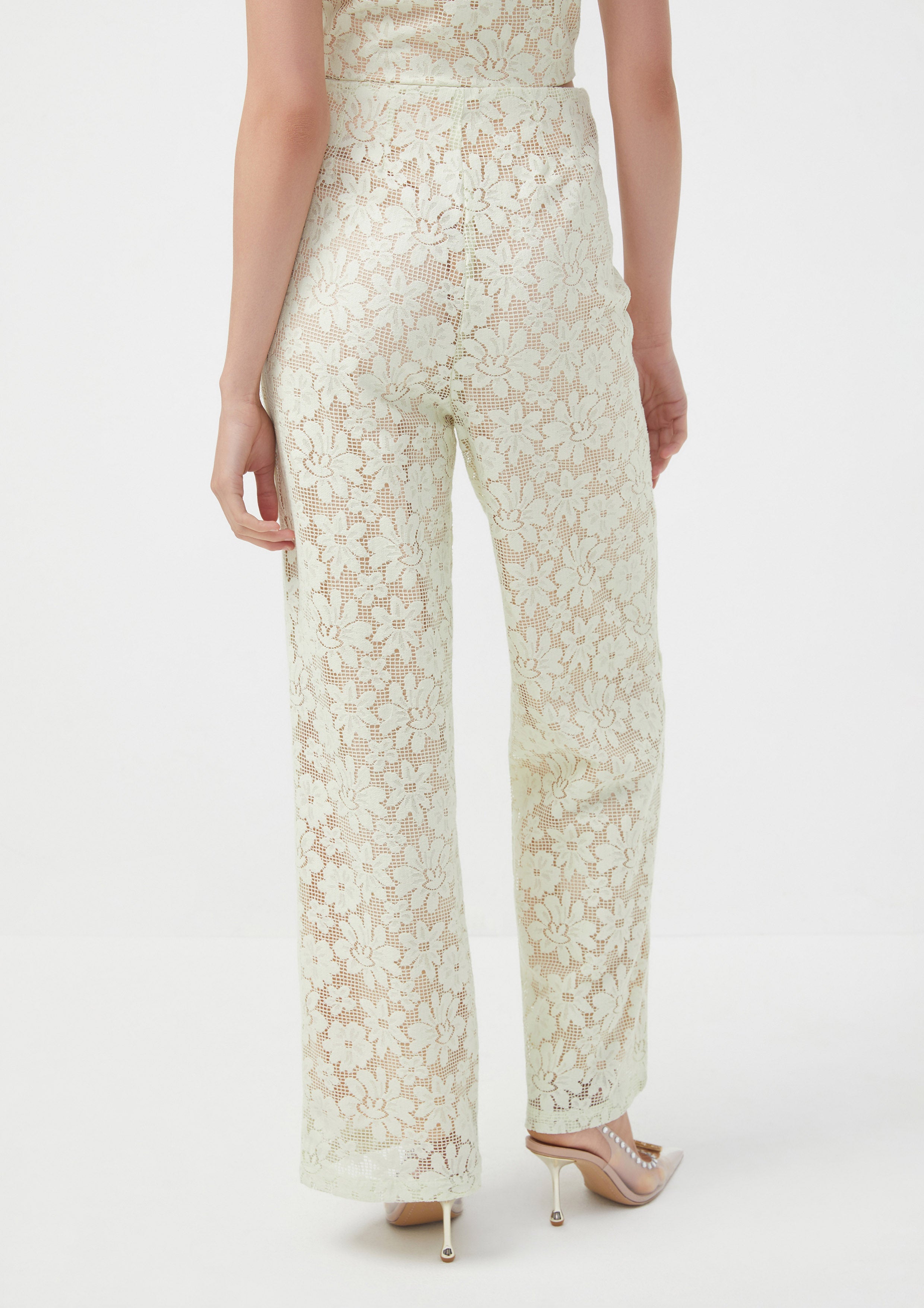 กางเกง ทรงขากว้าง แต่งลูกไม้ Living Life In Full Bloom