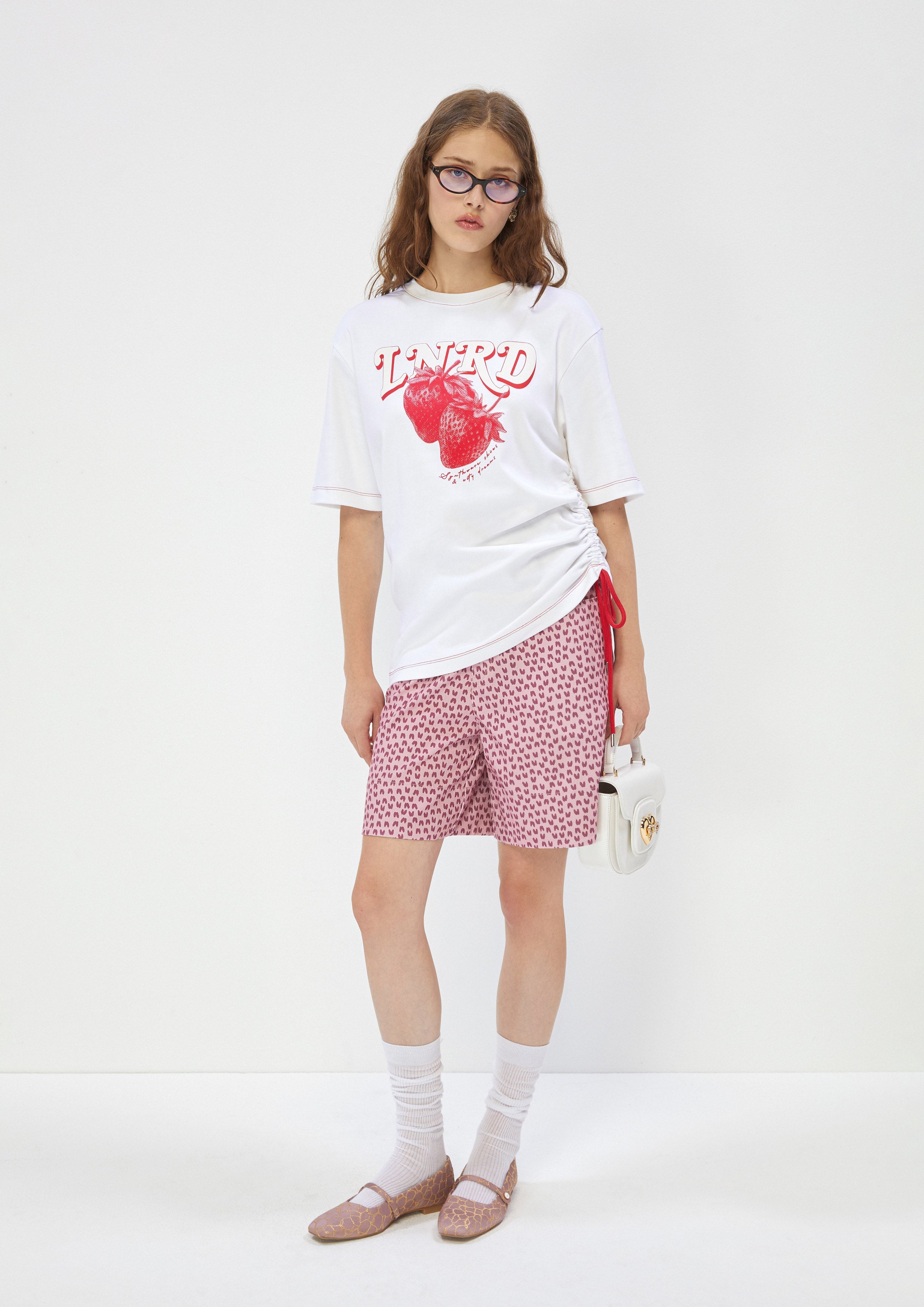 เสื้อยืด พิมพ์ลาย สตรอเบอร์รี่