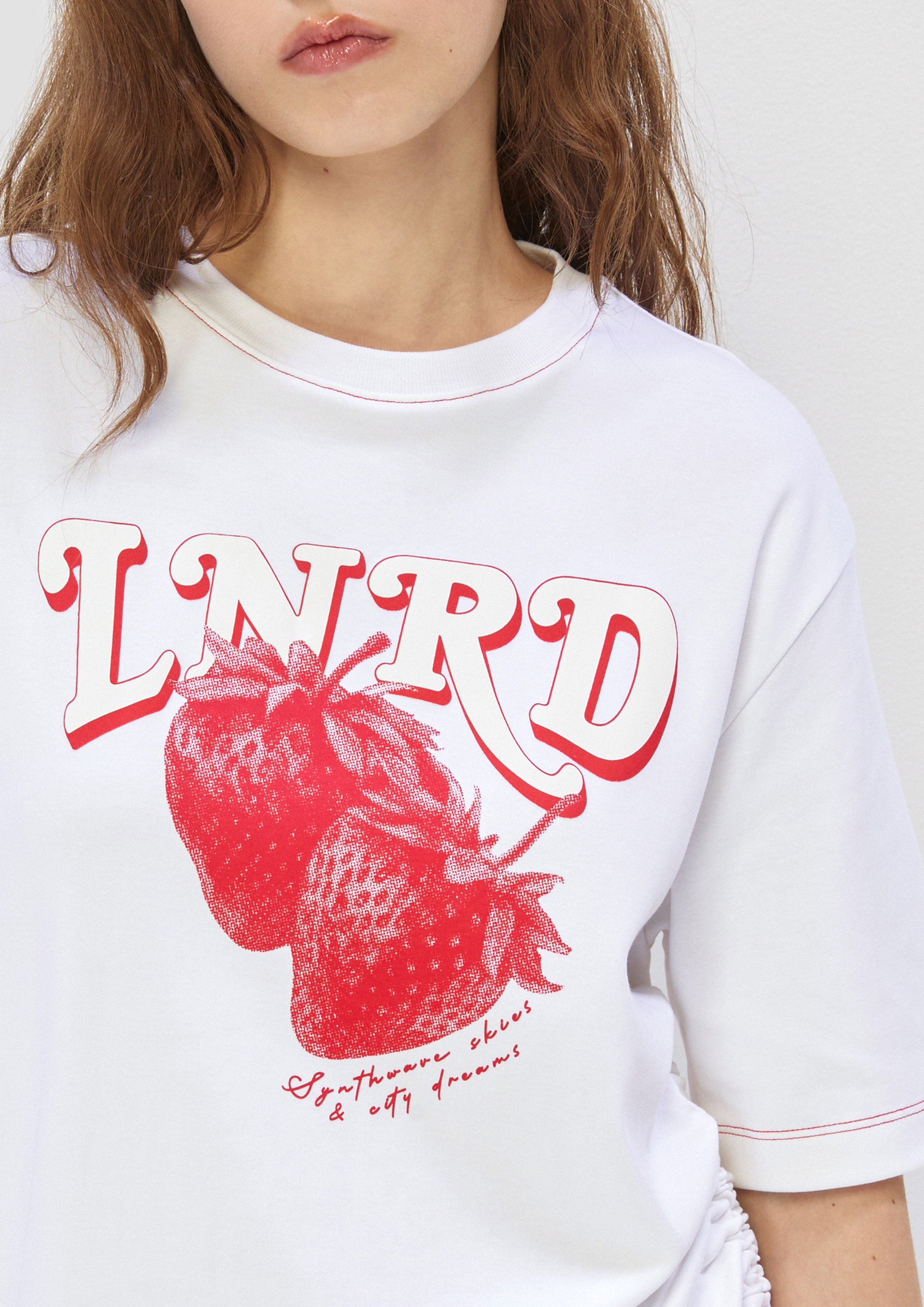 เสื้อยืด พิมพ์ลาย สตรอเบอร์รี่