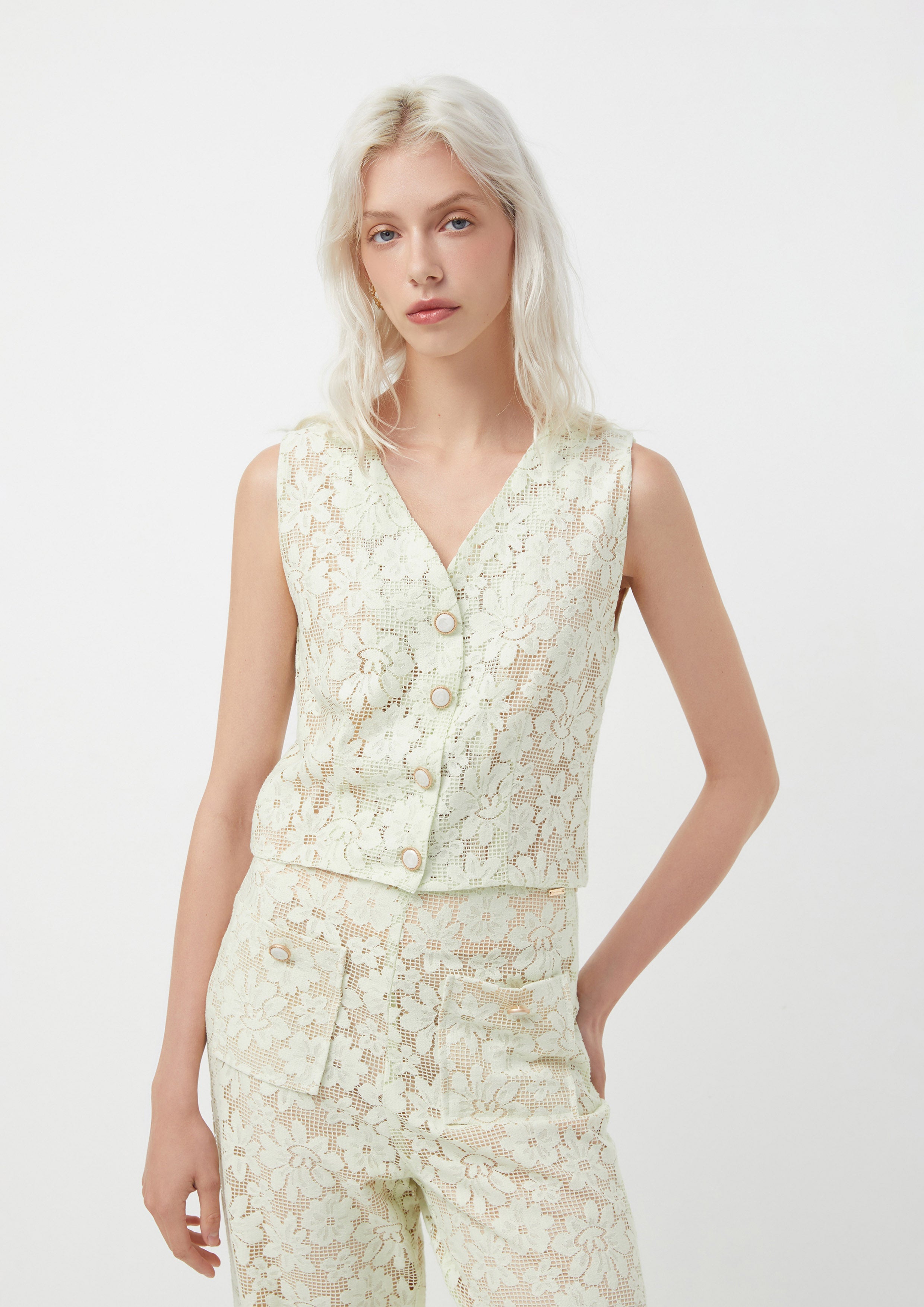 เสื้อกั๊ก ลูกไม้ ลายดอกไม้ Living Life In Full Bloom