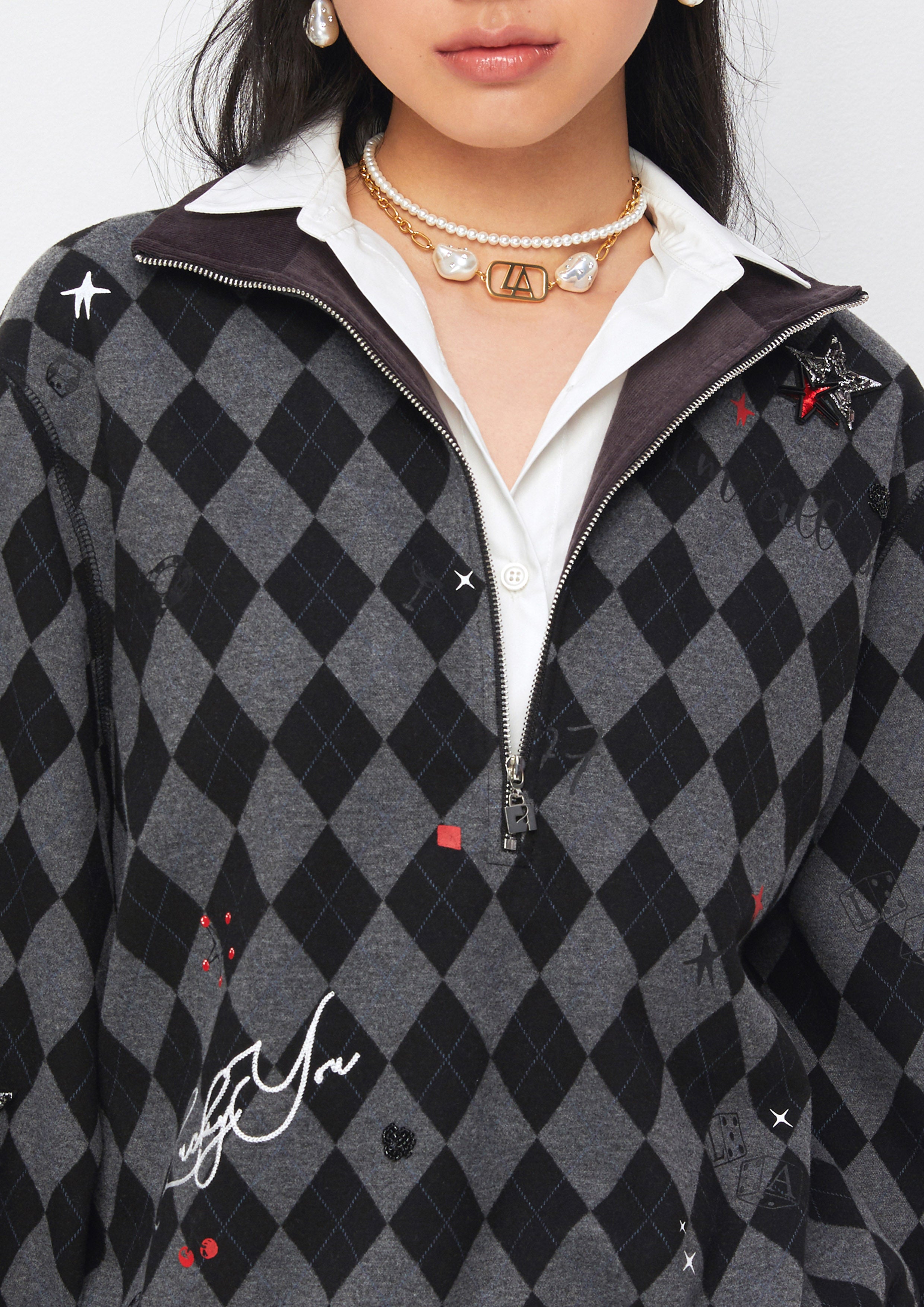 เสื้อกันหนาวพูลโอเวอร์ลายตารางปักลาย คอลเลกชัน Property of Jolly