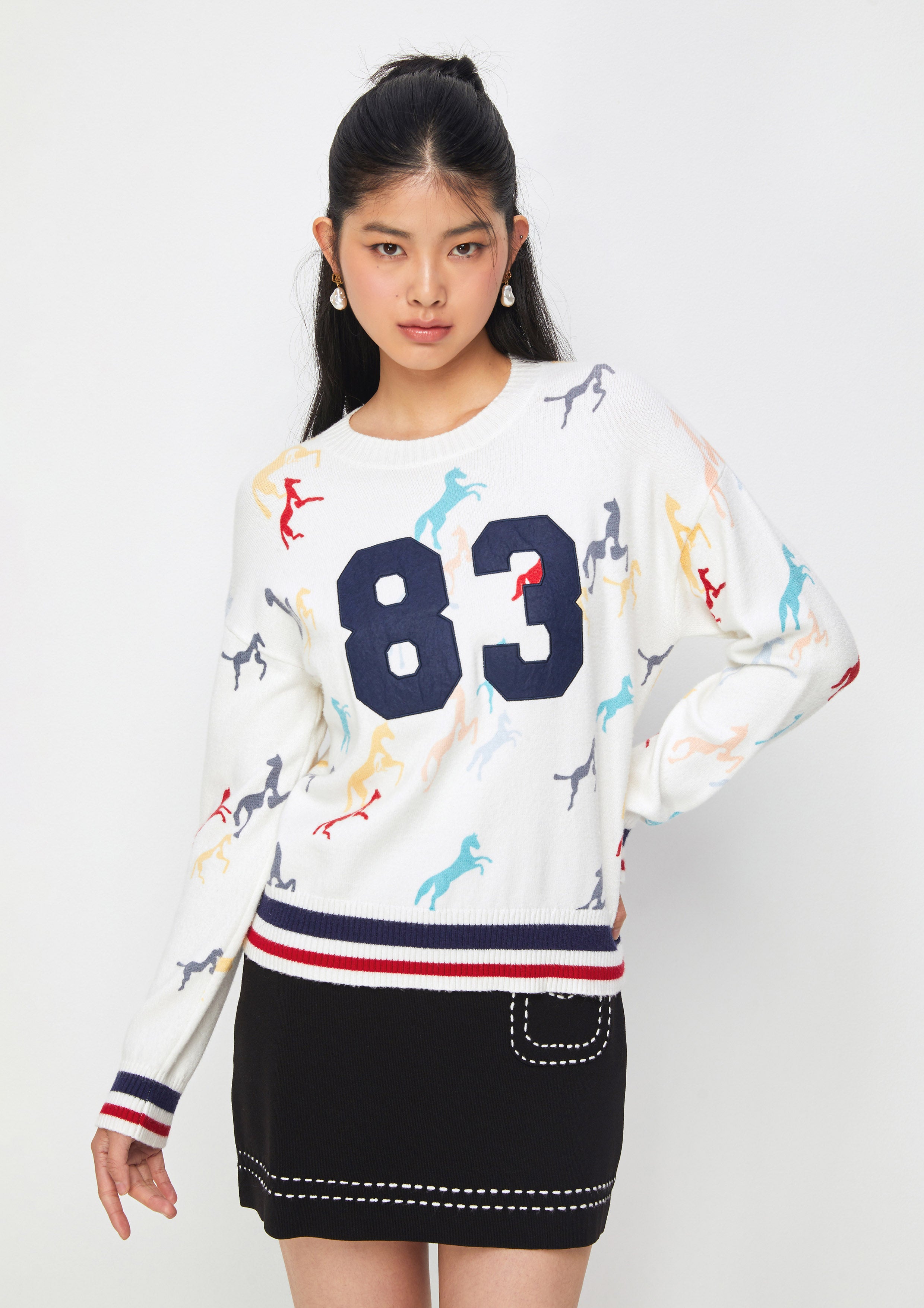 เสื้อพูลโอเวอร์แขนยาวปักลาย คอลเลกชัน Rehab & Leisure