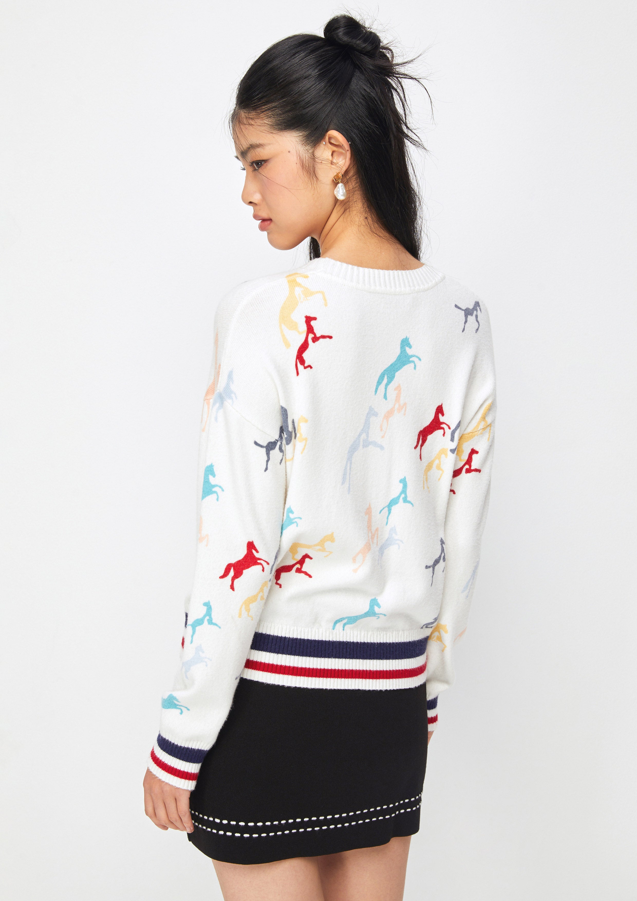 เสื้อพูลโอเวอร์แขนยาวปักลาย คอลเลกชัน Rehab & Leisure