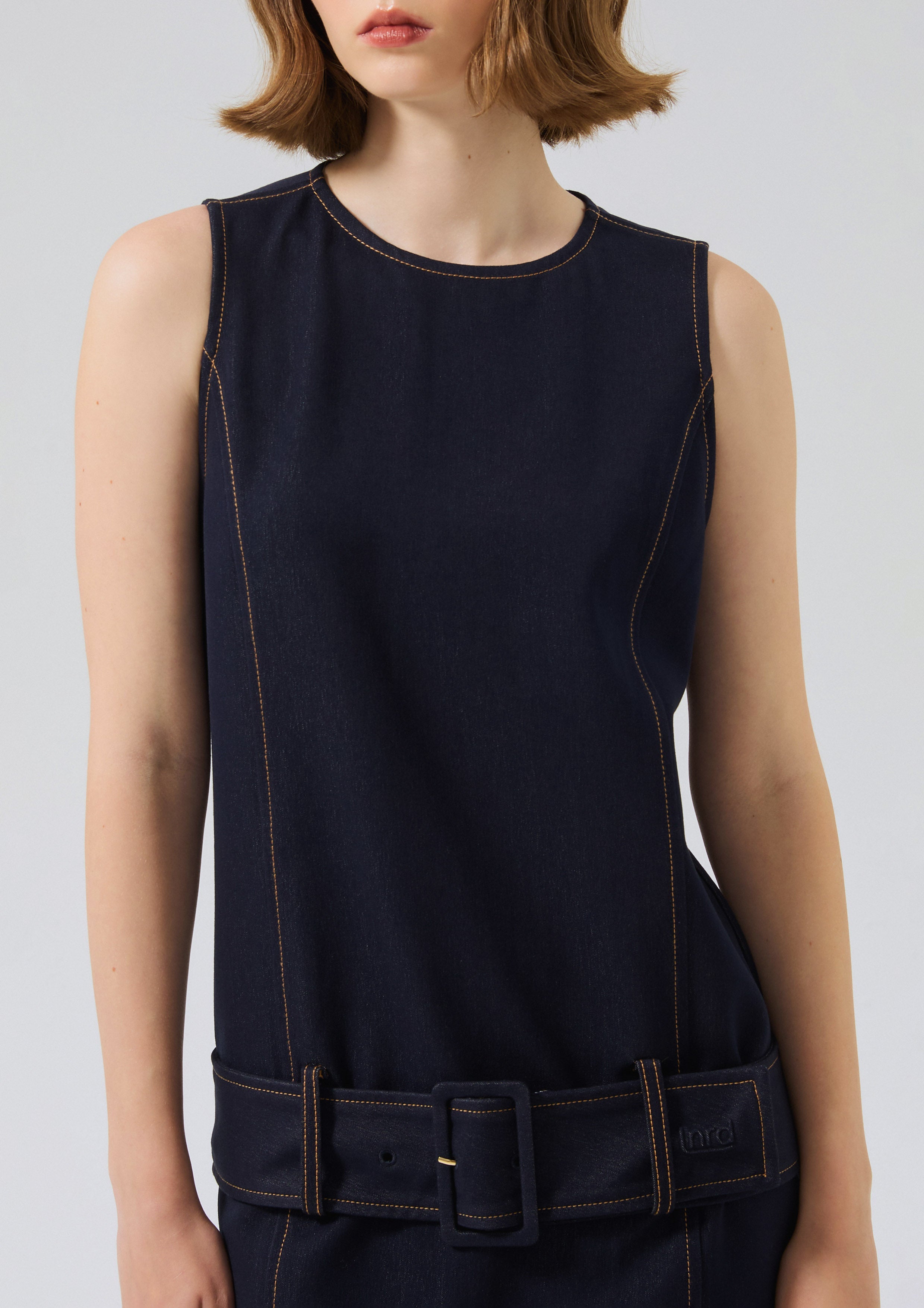 เดรสสั้นผ้าเดนิมพร้อมเข็มขัด คอลเลกชัน Miracle Voyard