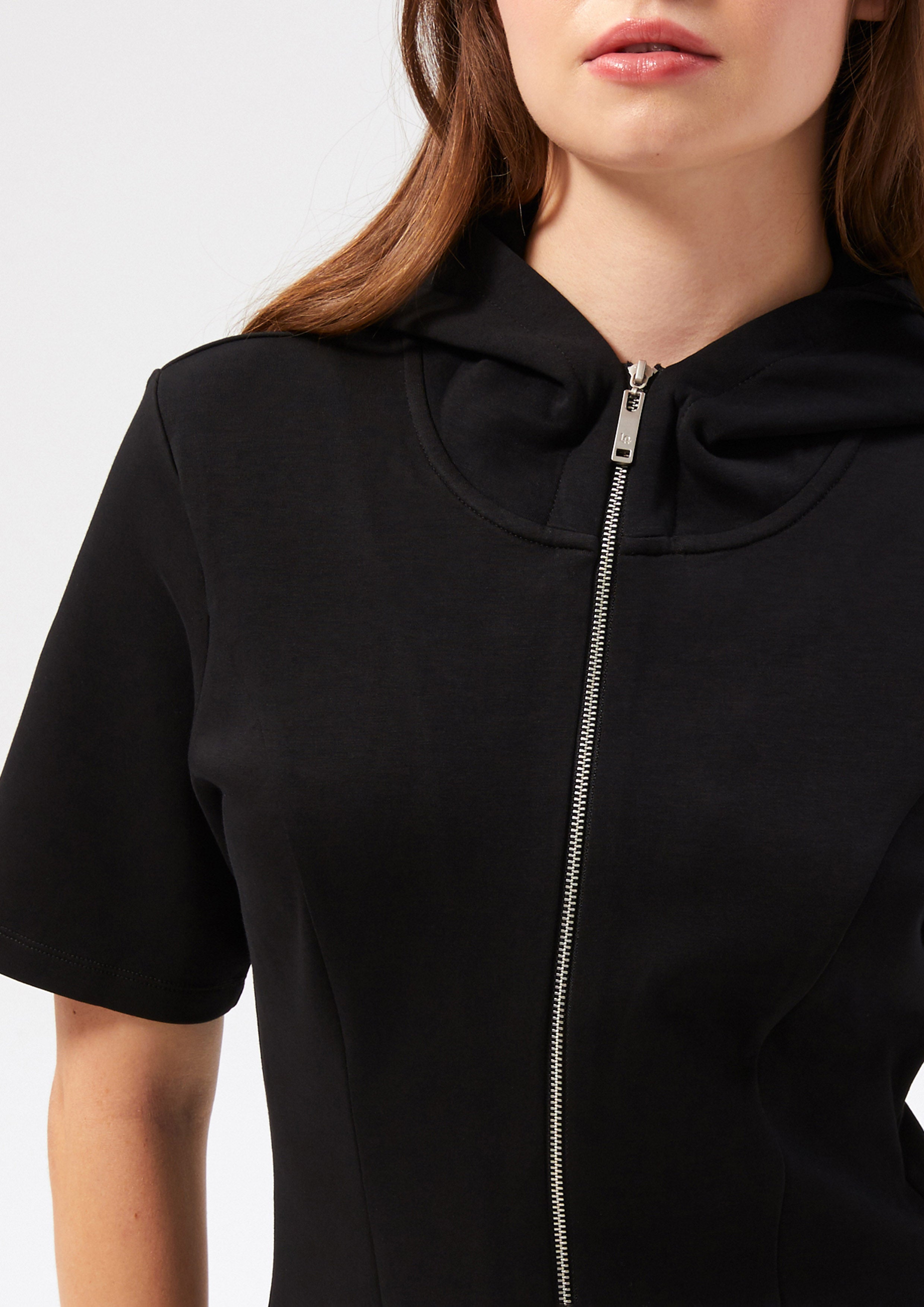 เดรสสั้นฮู้ดดี้แต่งซิปรูด คอลเลกชัน Miracle Voyard