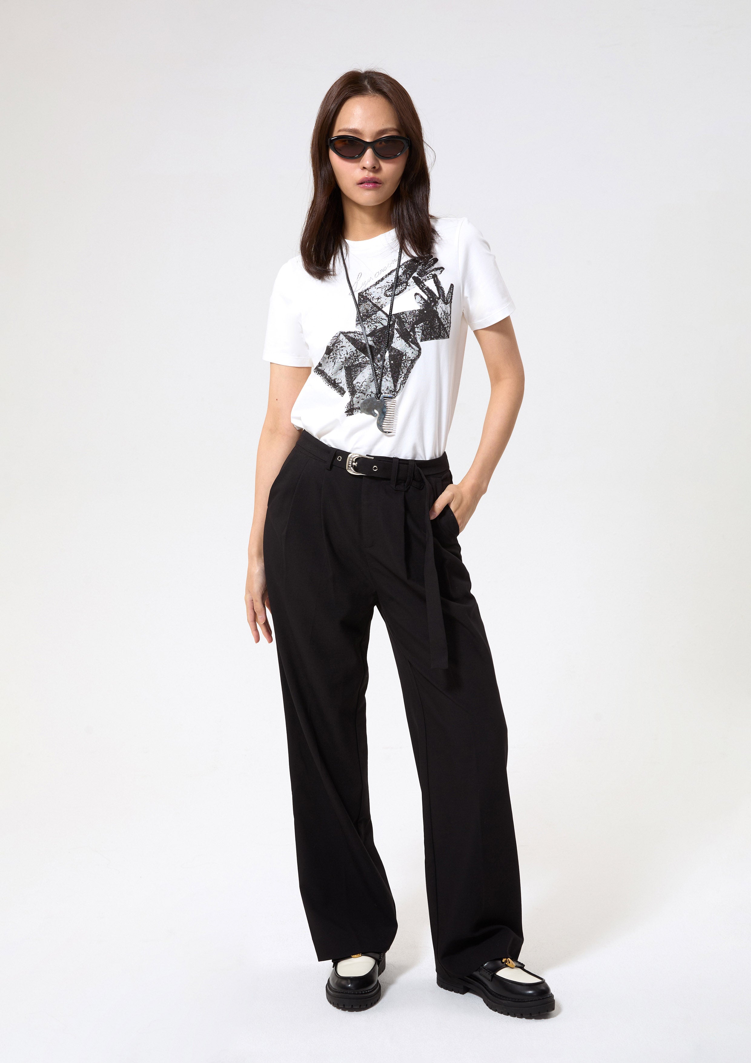 Relaxed Leg Trousers Working on Board