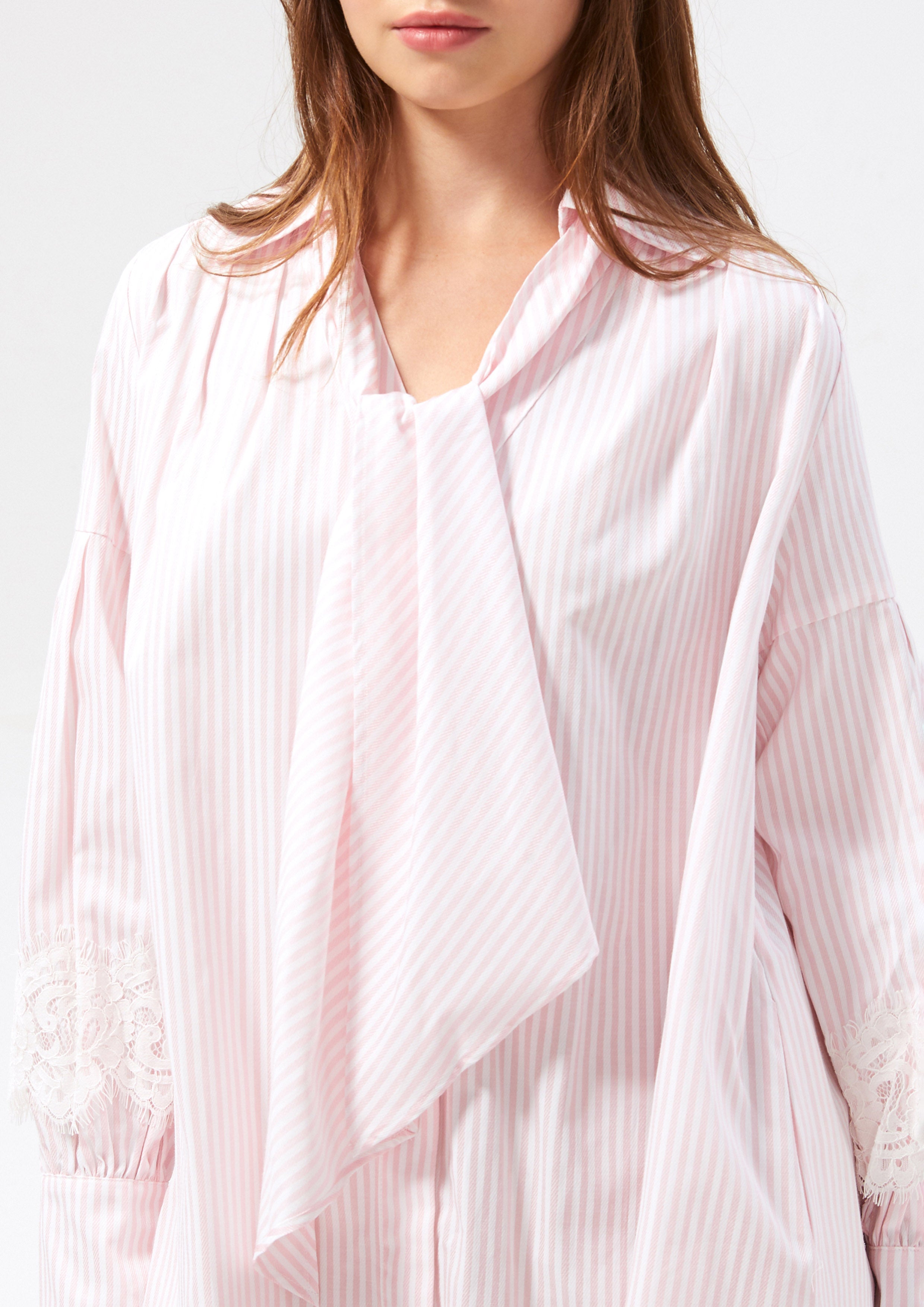 เชิ้ตเดรสลายทางพร้อมสายผ้าผูกโบ คอลเลกชัน Rodeo Rose