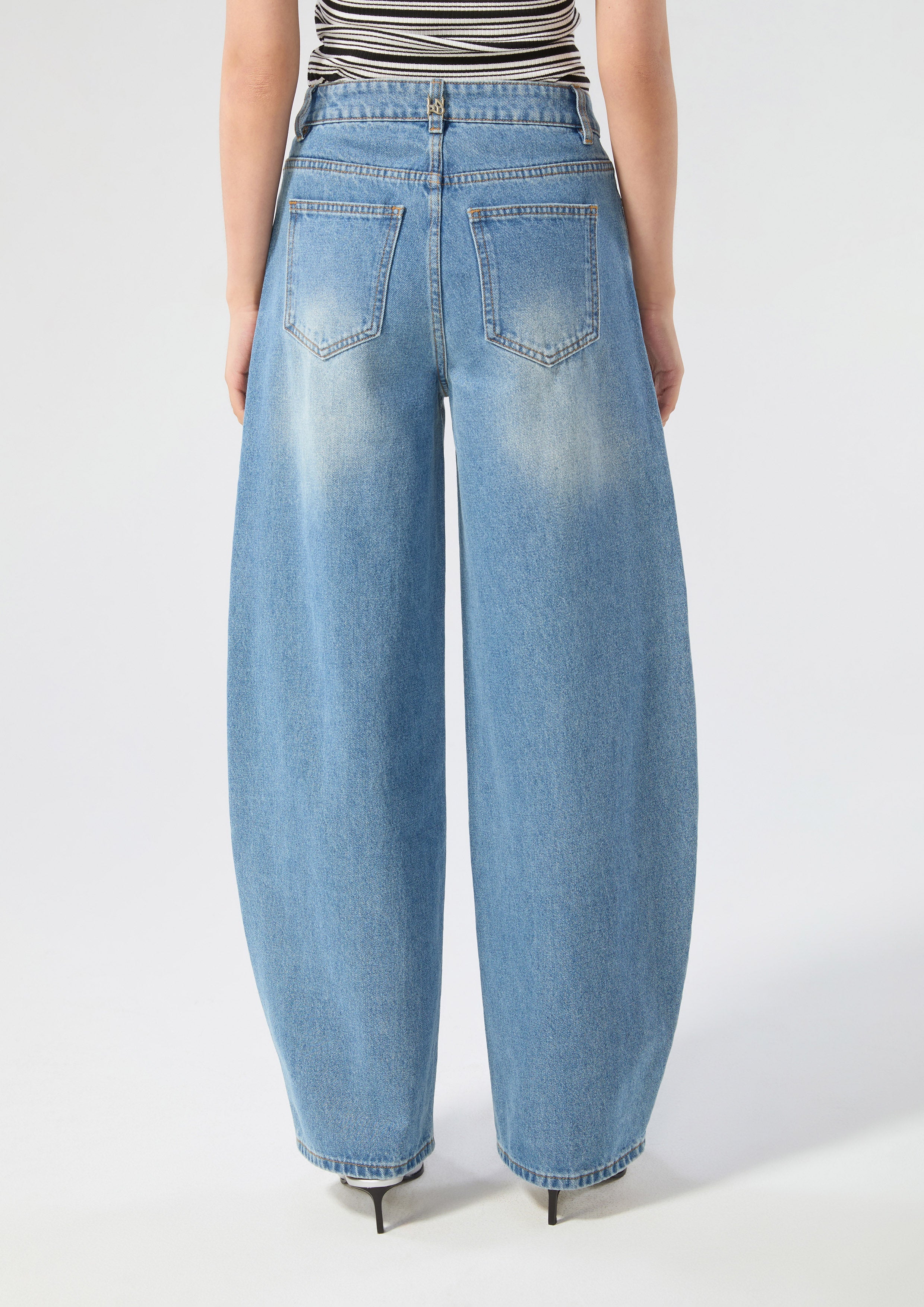 กางเกงเดนิมขายาวทรงขาบาเรล คอลเลกชัน Basic Denim