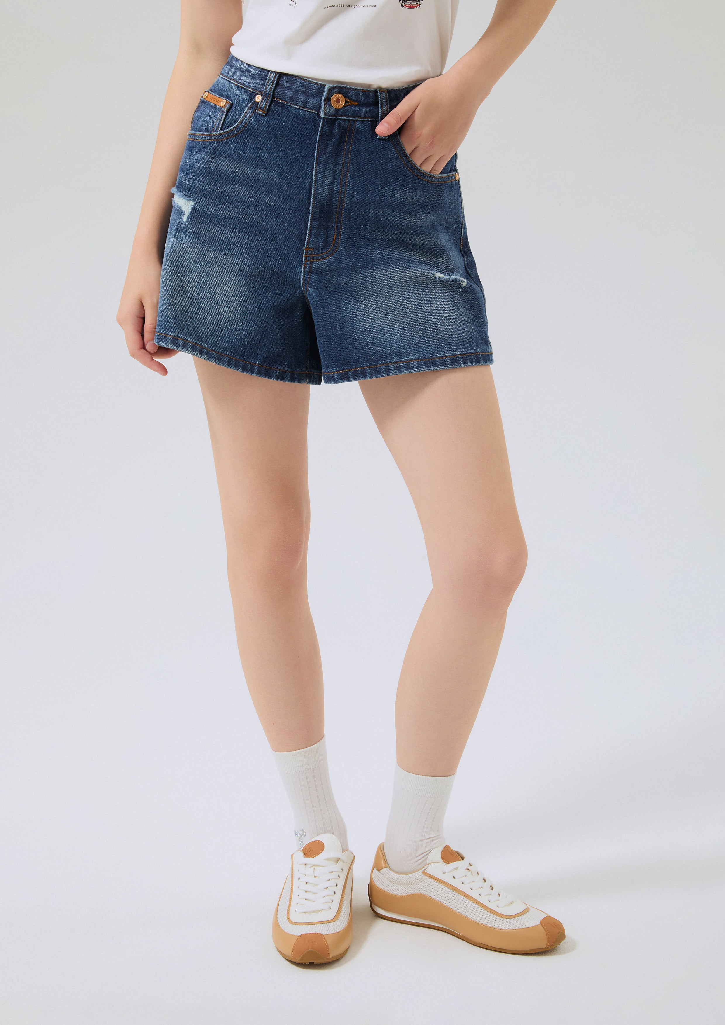 กางเกงเดนิมขาสั้นแต่งขาด คอลเลกชัน Basic Denim