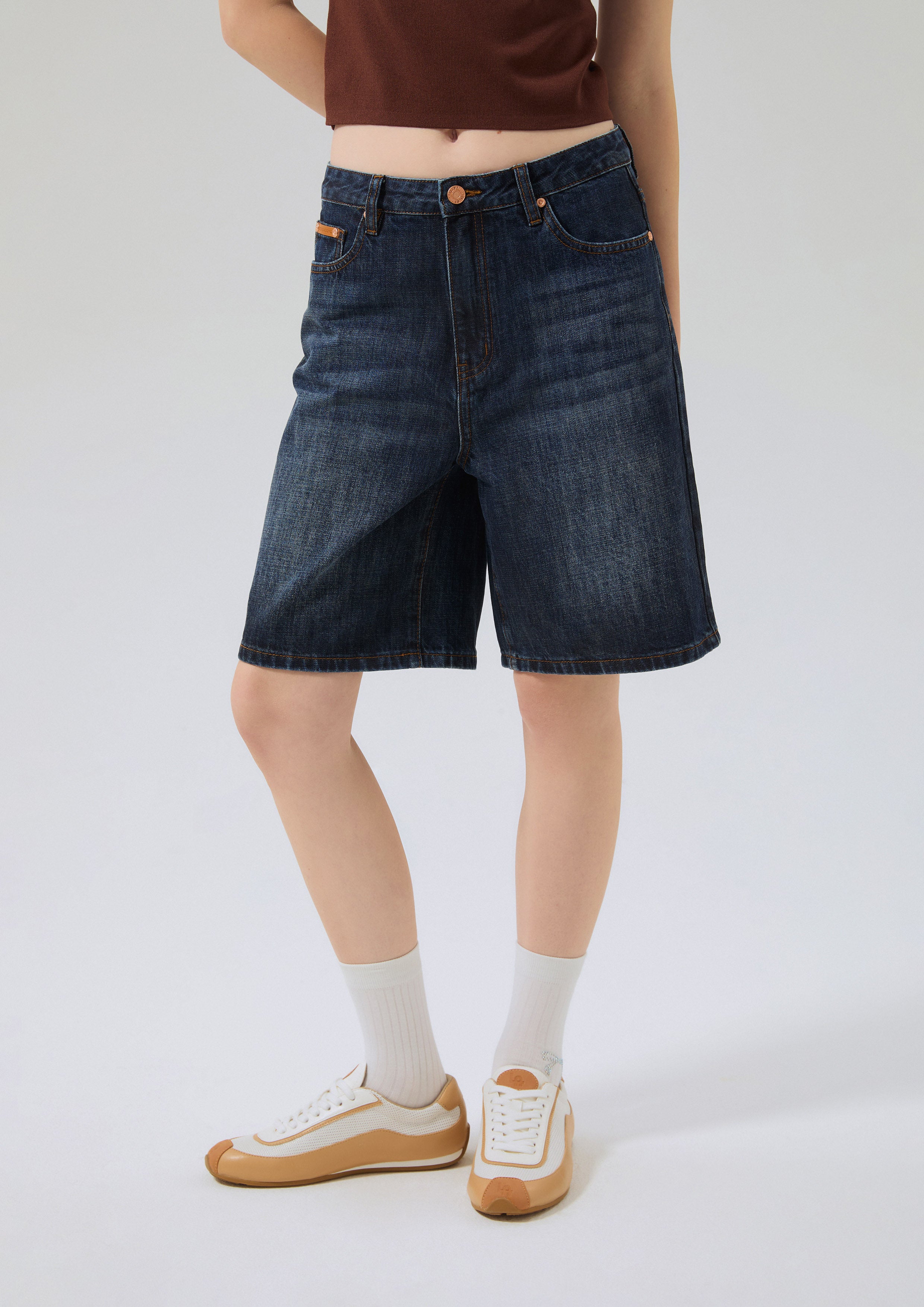 กางเกงเดนิมขาสั้นสีเฟดเข้ม คอลเลกชัน Basic Denim