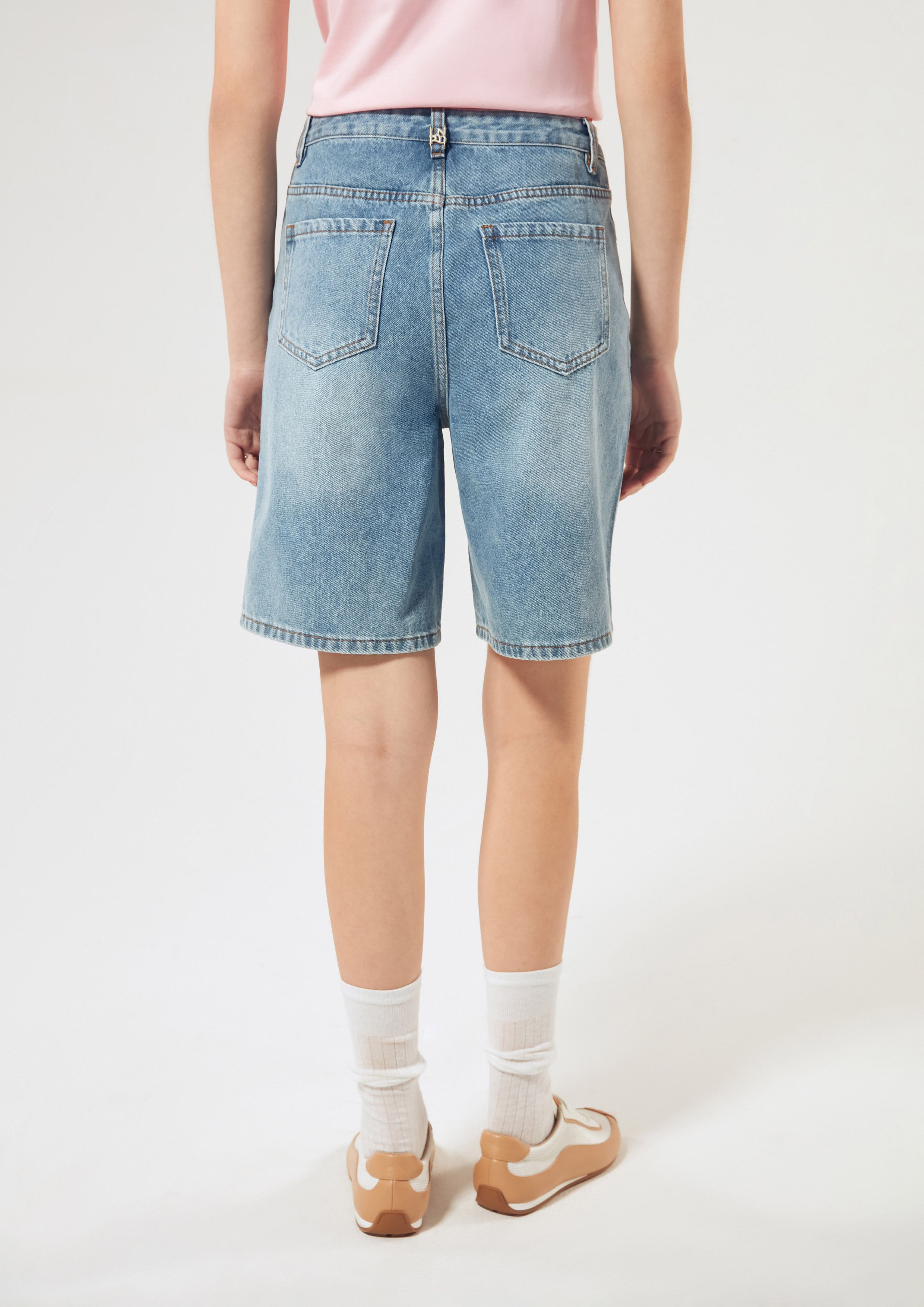 กางเกงเดนิมขาสั้นสีเฟด คอลเลกชัน Basic Denim