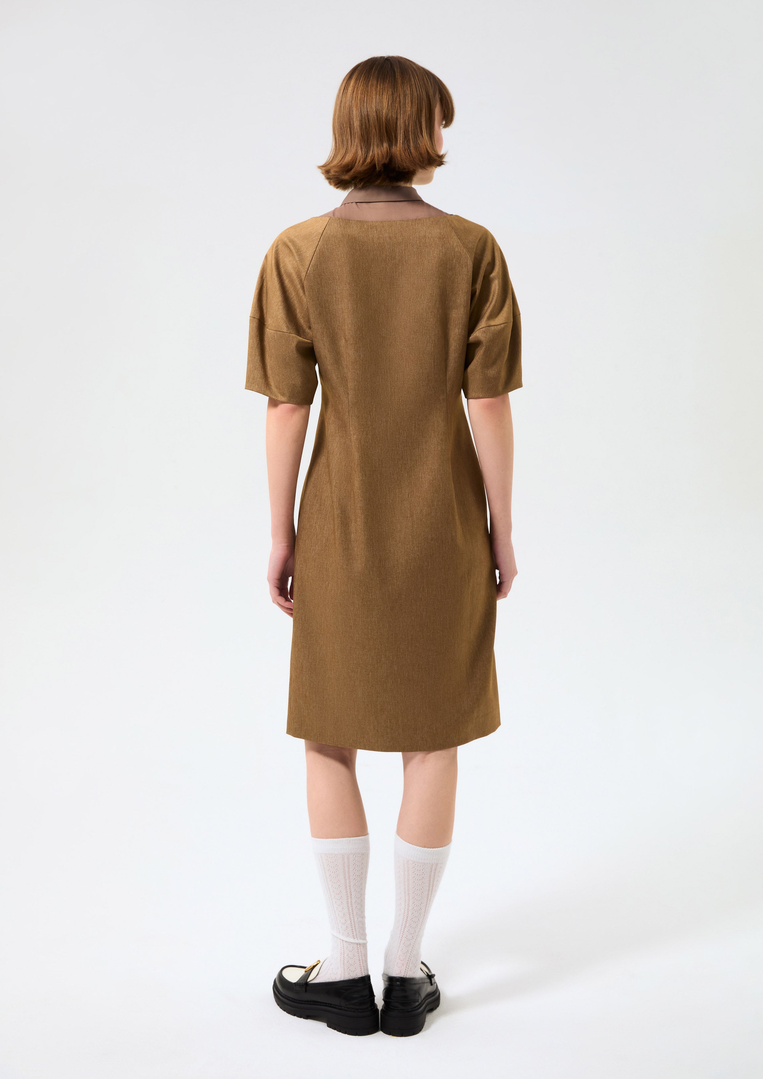 เดรสมิดิติดกระดุมพร้อมพาแนลผ้าเชียร์ คอลเลกชัน Rosewood Fleur