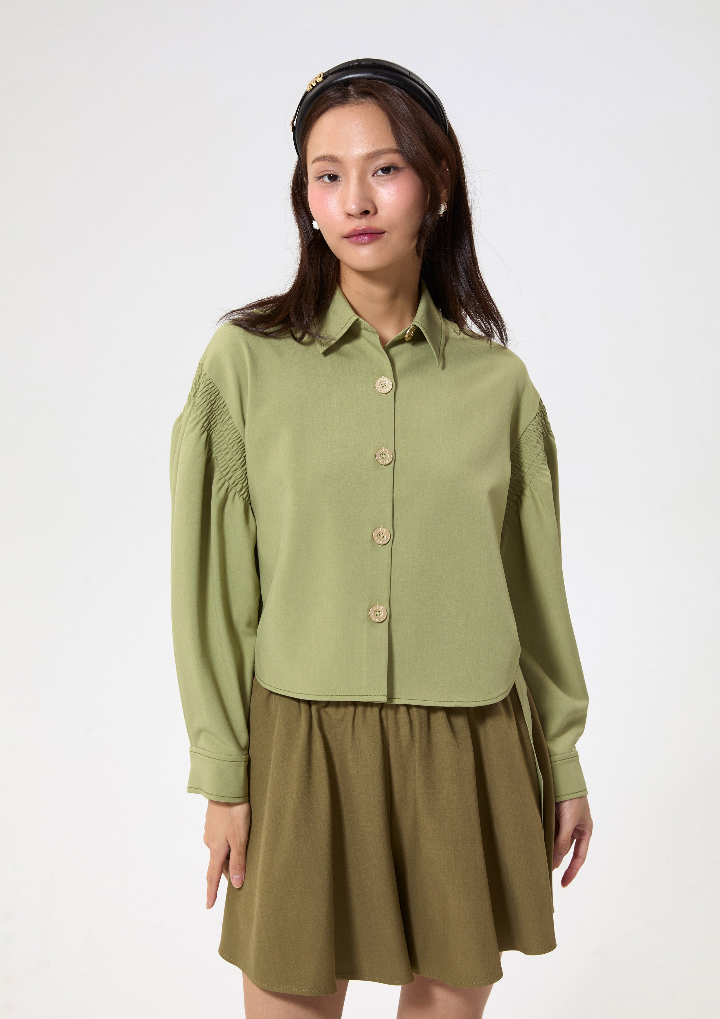 เสื้อเชิ้ตครอปแขนยาวแต่งผ้าสม็อค คอลเลกชัน Play Spell