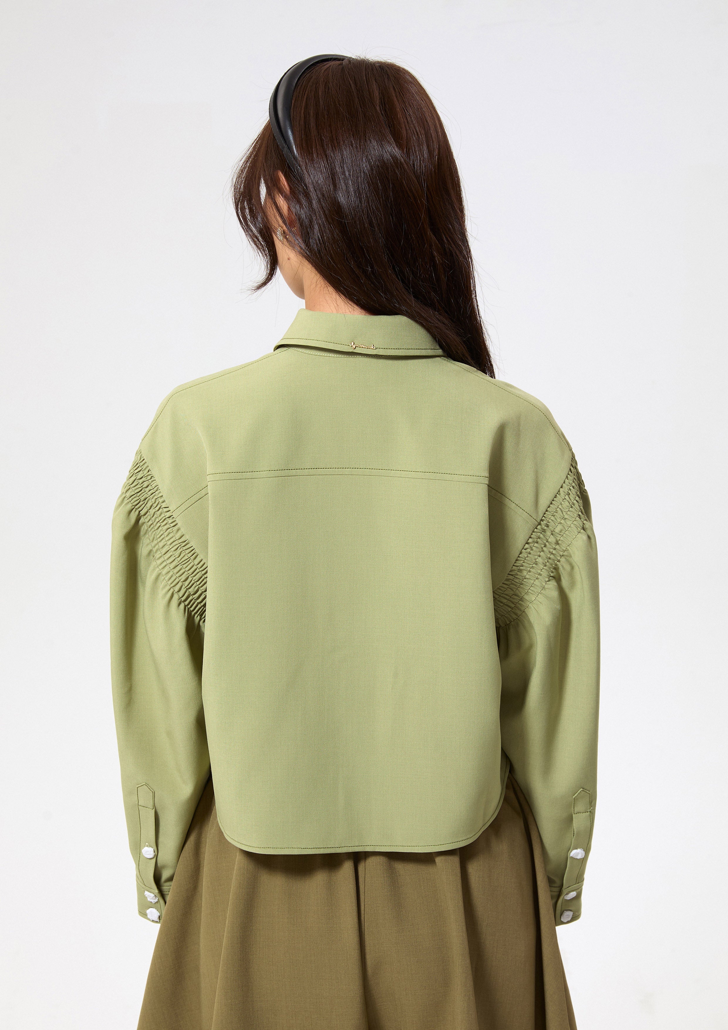 เสื้อเชิ้ตครอปแขนยาวแต่งผ้าสม็อค คอลเลกชัน Play Spell