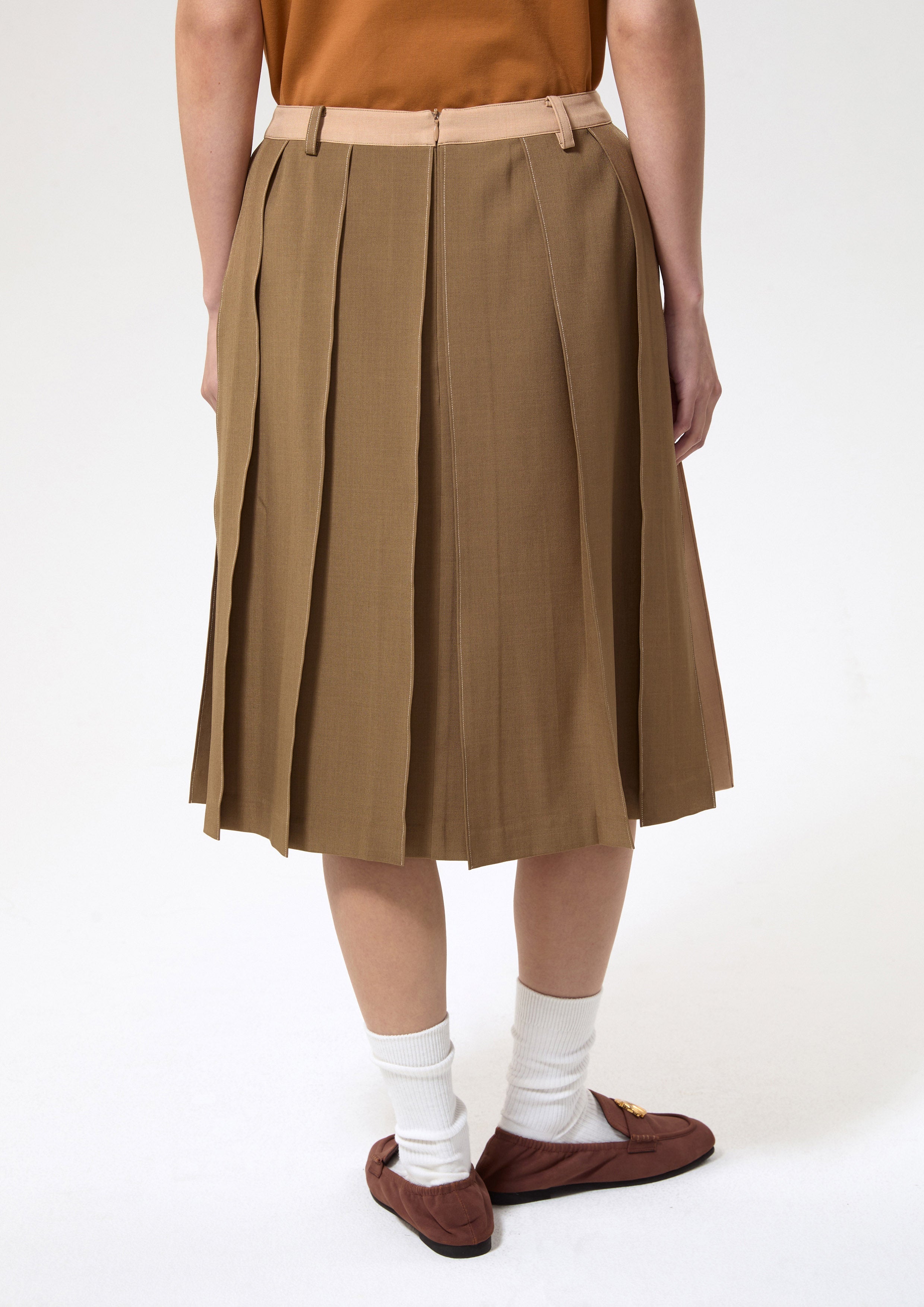 กระโปรงคลุมเข่าจับจีบสีพาแนล คอลเลกชัน Play Spell