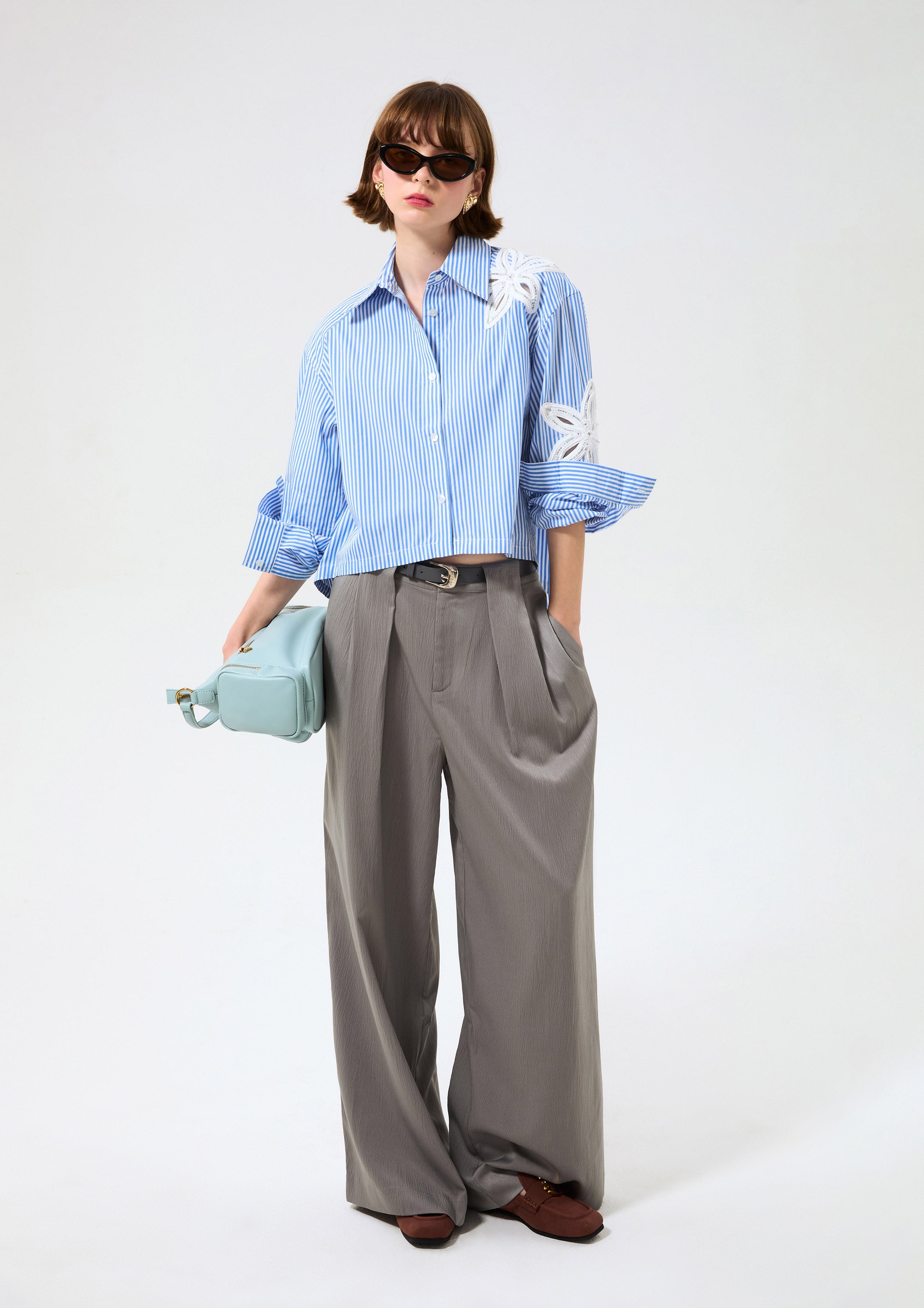 กางเกงขายาวจับจีบหน้าพร้อมเข็มขัด คอลเลกชัน Neon Dreams