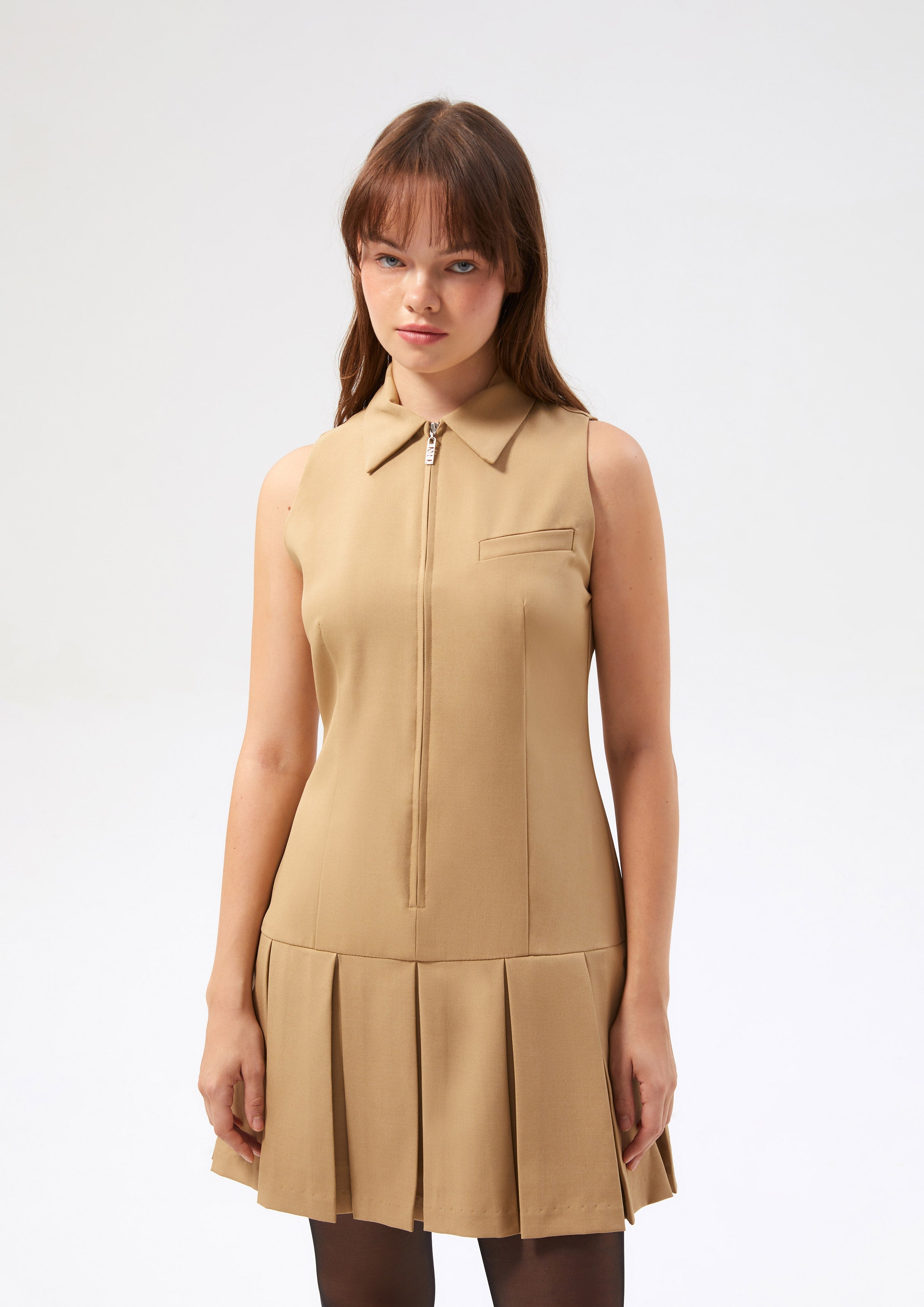 เดรสสั้นแขนกุดแต่งซิปหน้า คอลเลกชัน Play Spell