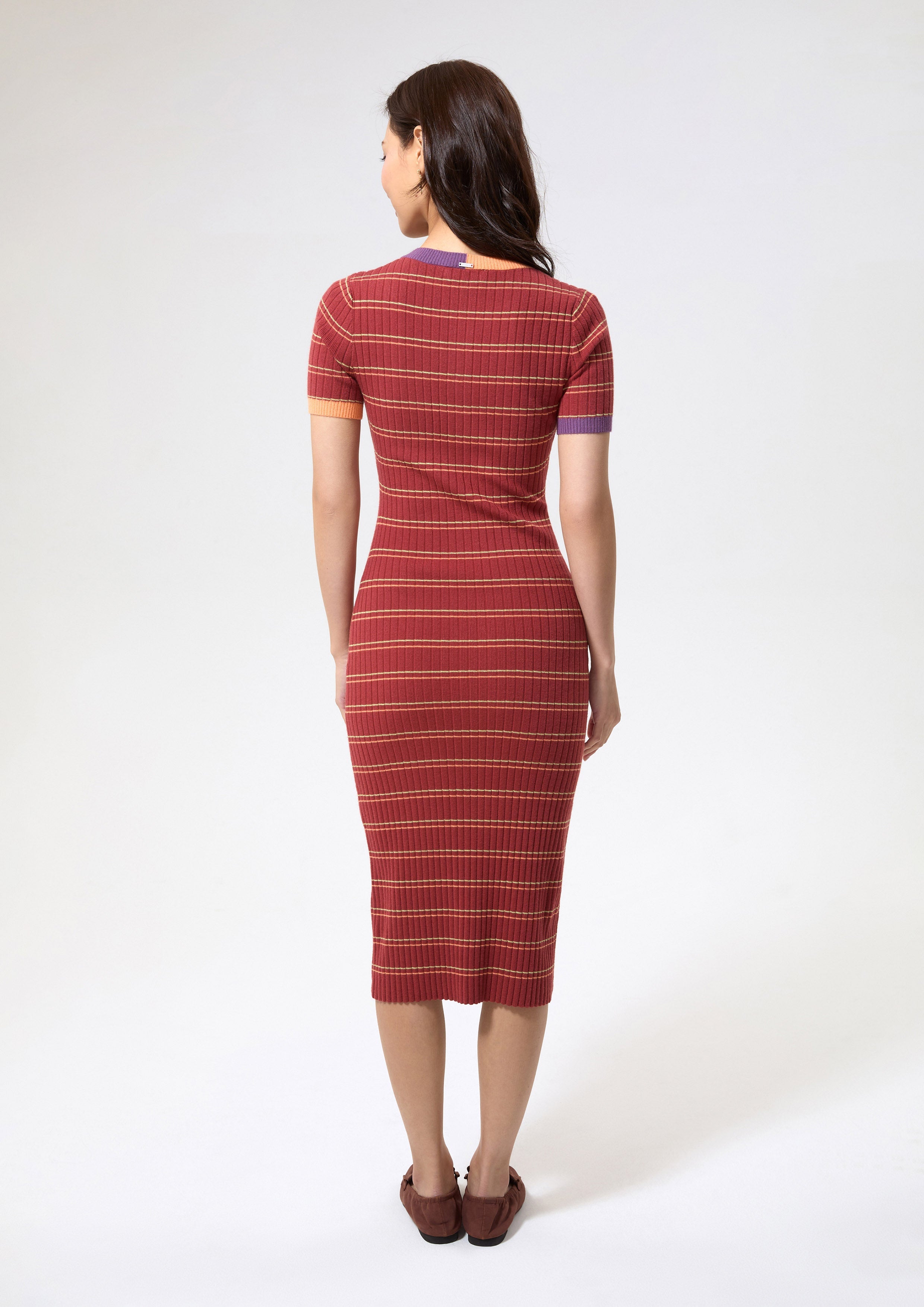 เดรสคลุมเข่าผ้านิตลายทาง คอลเลกชัน Play Spell