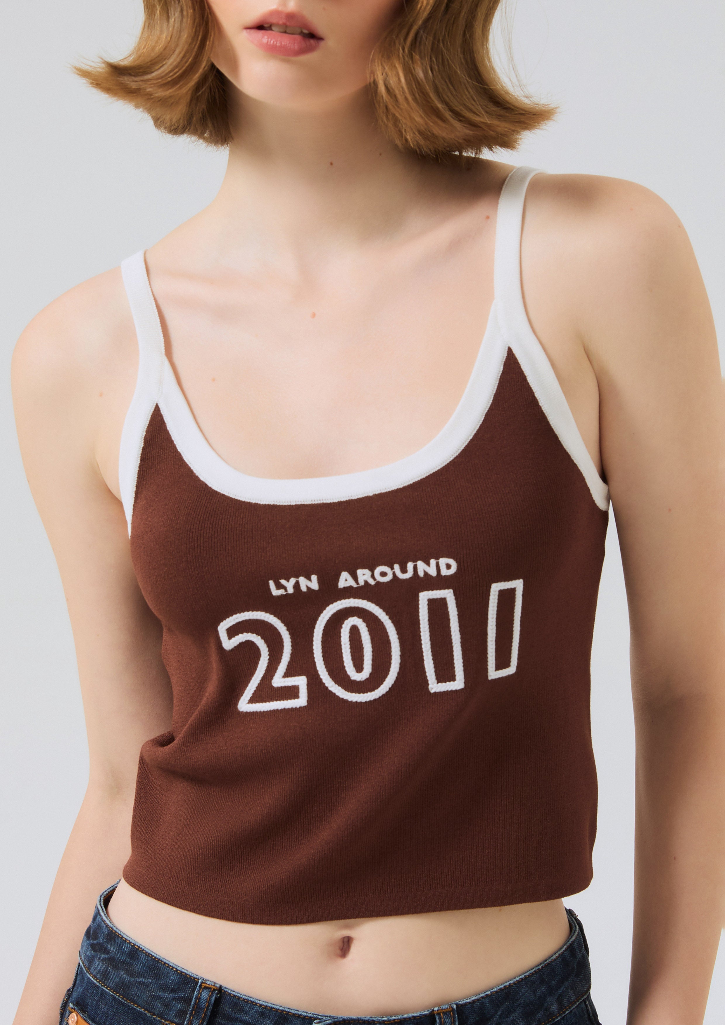 เสื้อครอปสายเดี่ยวปักโลโก้ คอลเลกชัน Speed Voyard