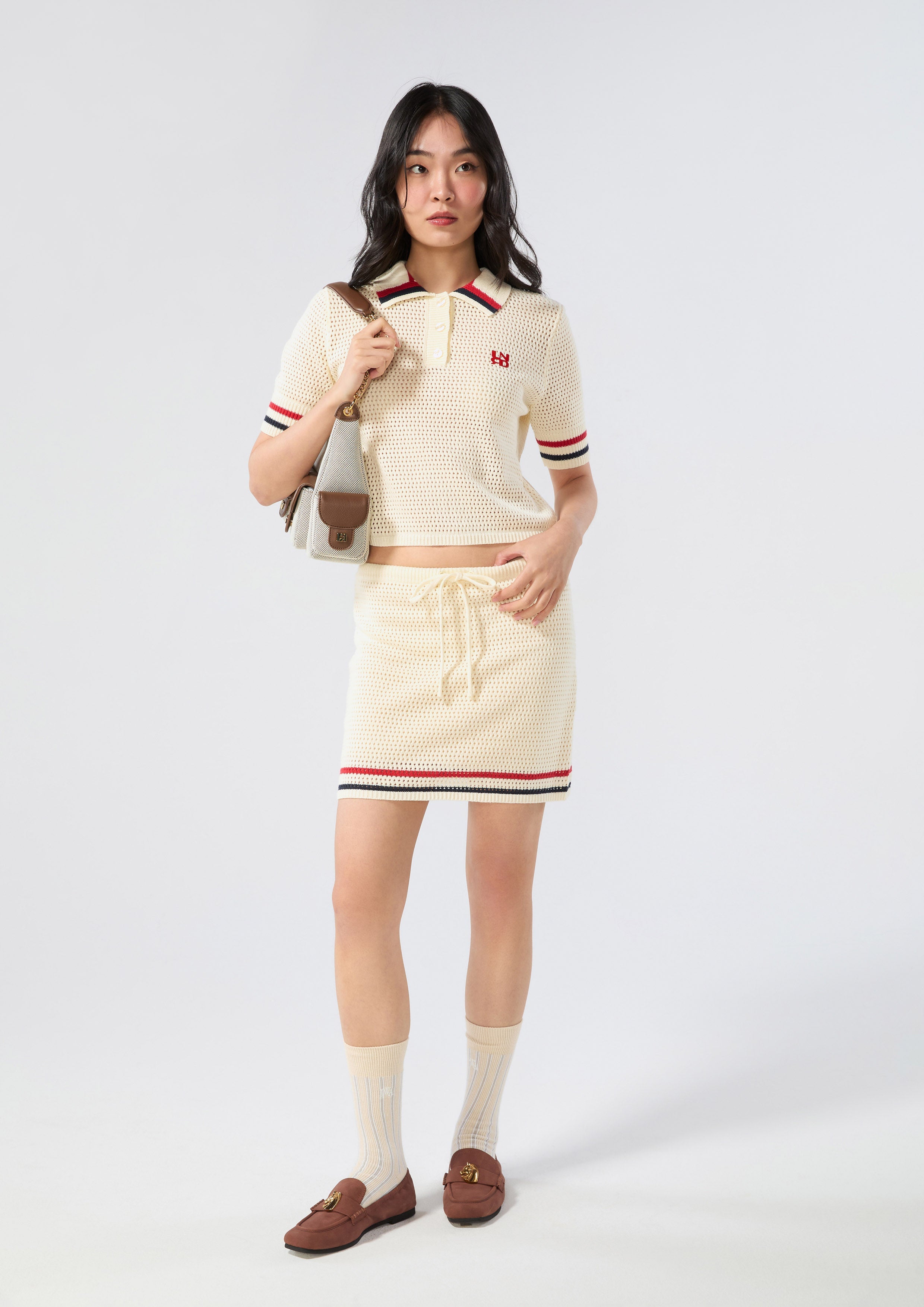 เสื้อโครเชต์แขนสั้นปักโลโก้ คอลเลกชัน Miracle Voyard