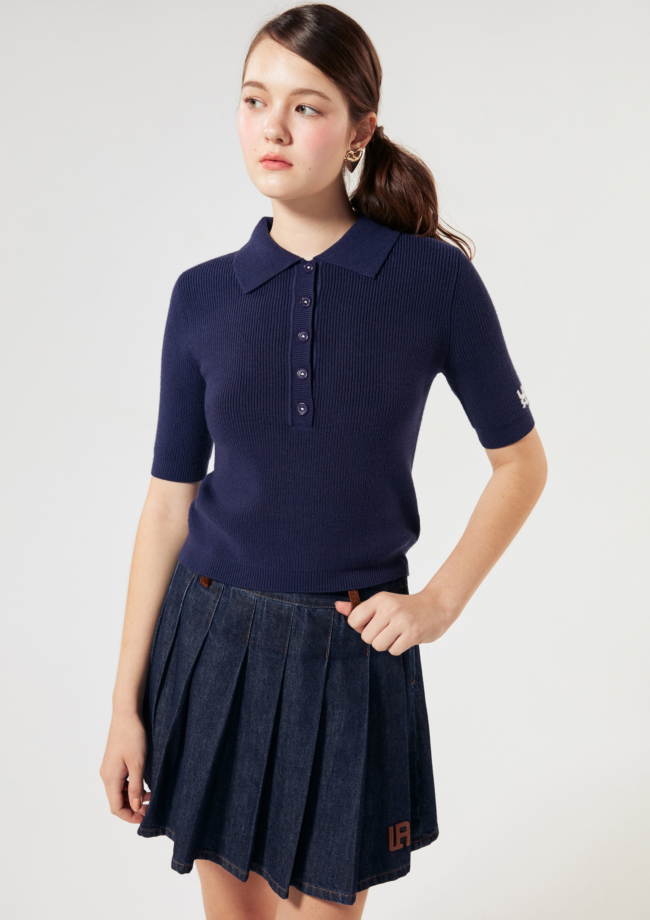 เสื้อนิตแขนสั้นปักโลโก้ คอลเลกชัน Miracle Voyard