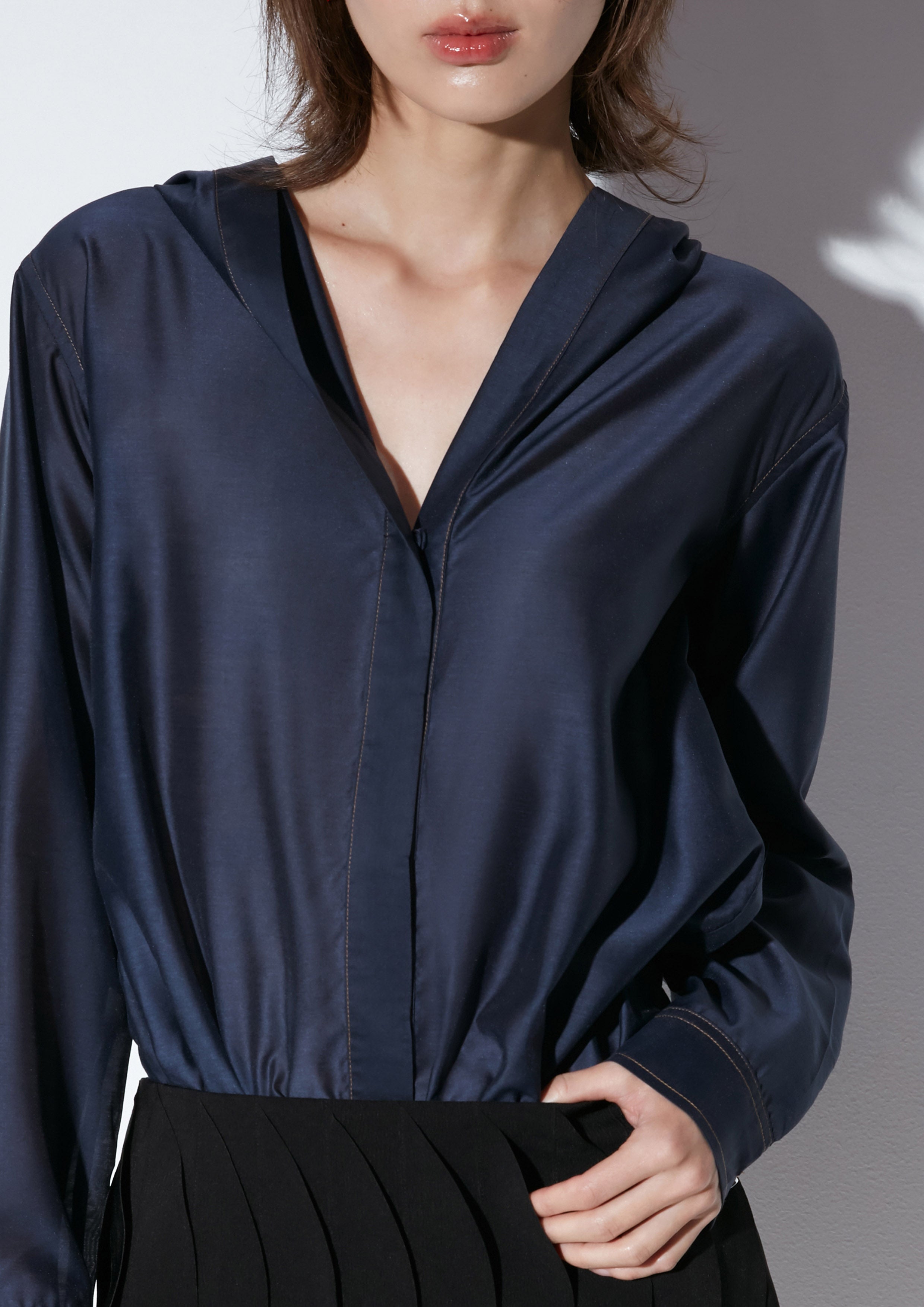 เสื้อเบล้าส์ซาตินคอเสื้อฮู้ด คอลเลกชัน Texture Club