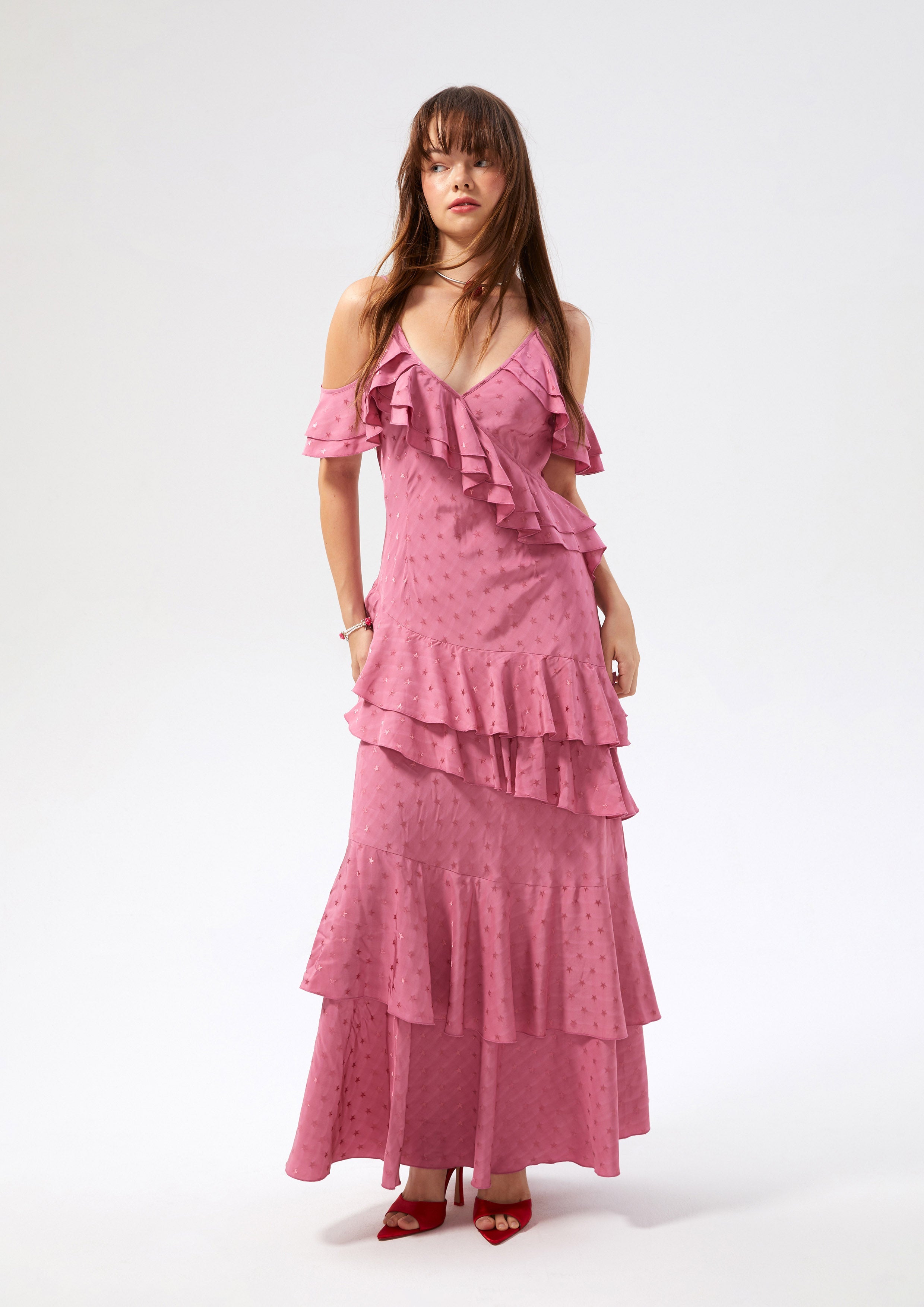 เดรสยาวเปิดไหล่ตกแต่งระบาย คอลเลกชัน Neon Dreams