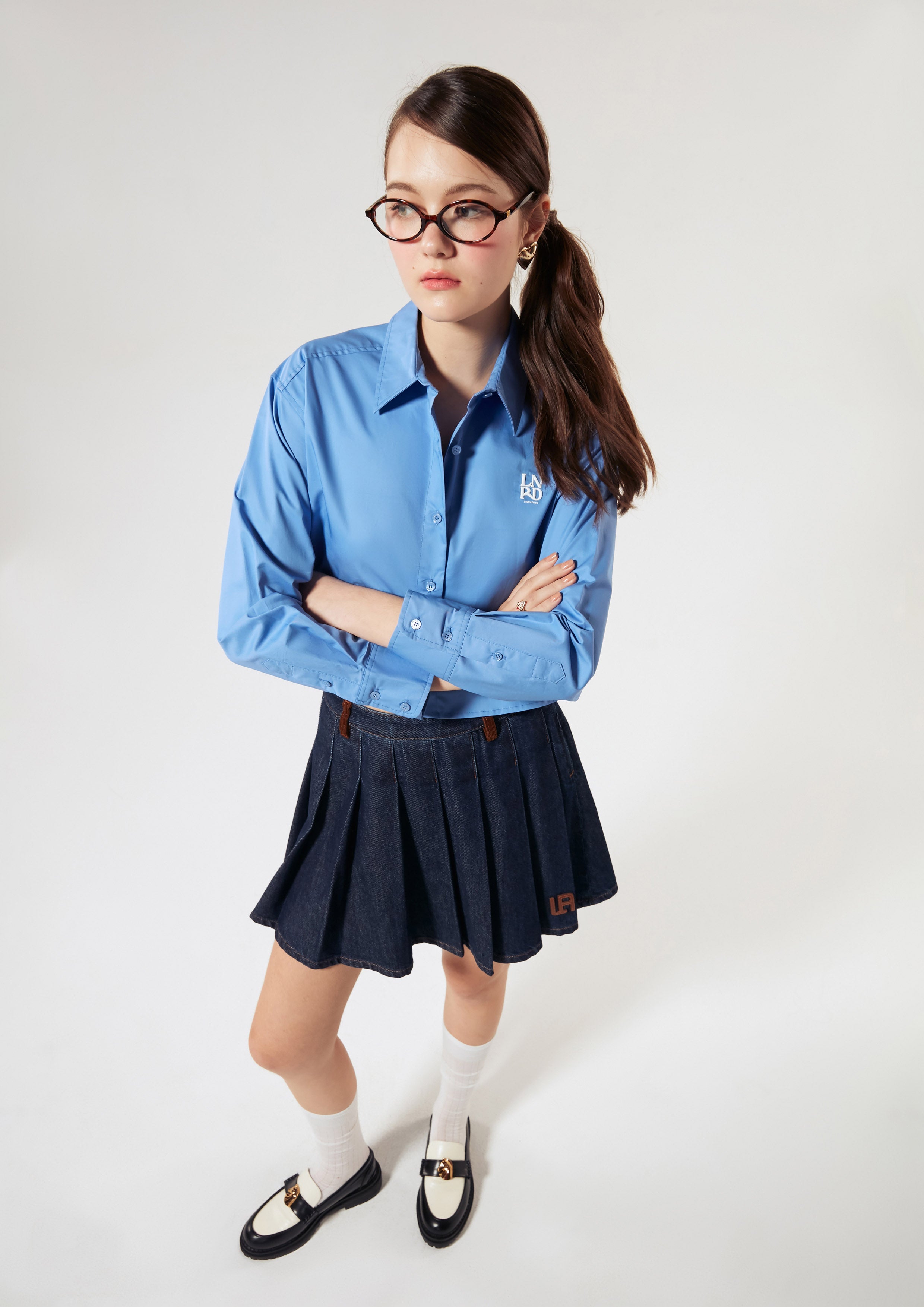 เสื้อเชิ้ตครอปแขนยาว ปักโลโก้ คอลเลกชัน Signature